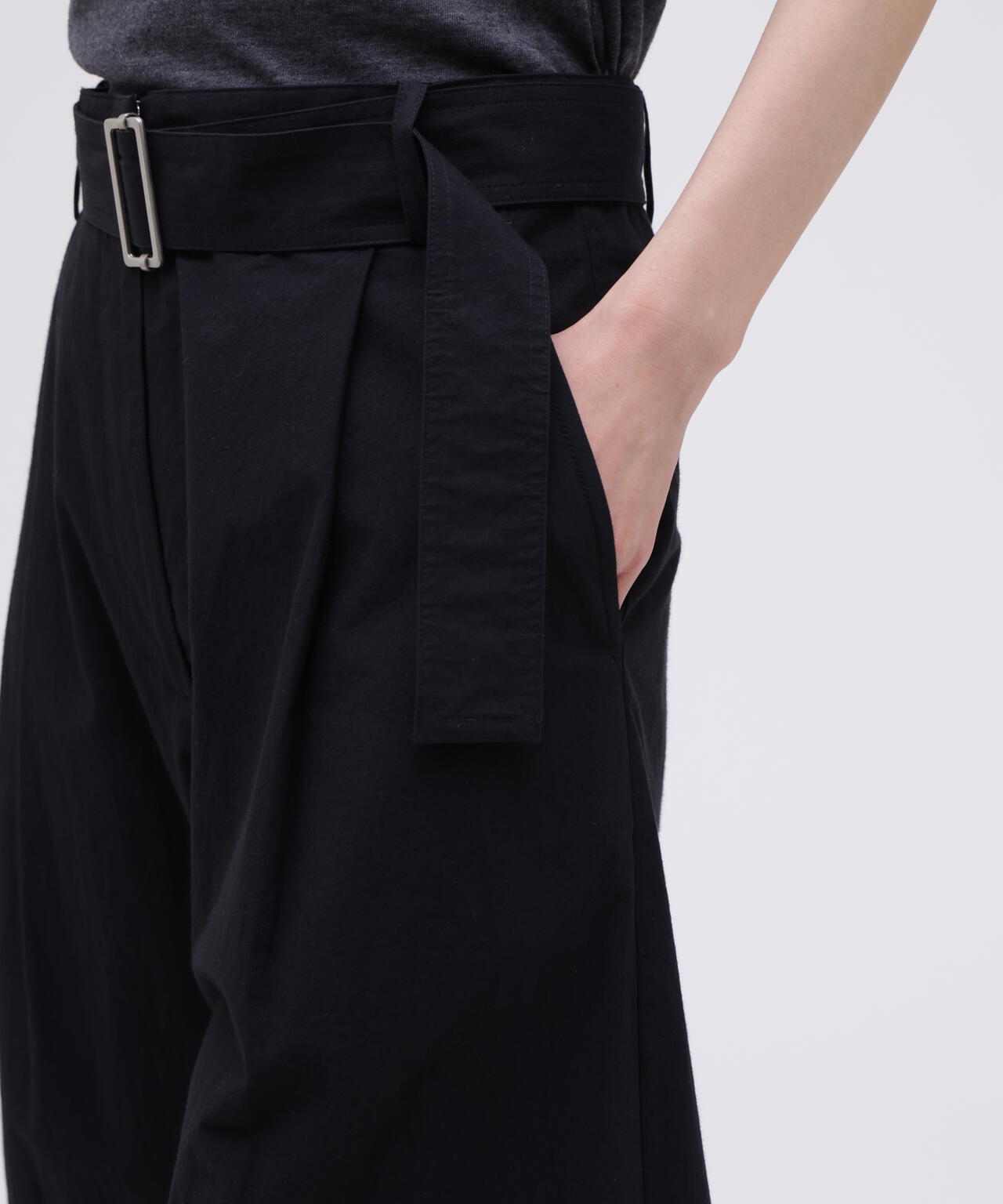 STUDIO NICHOLSON / TYPEWRITER COTTON BELTED PLEATED SHORT