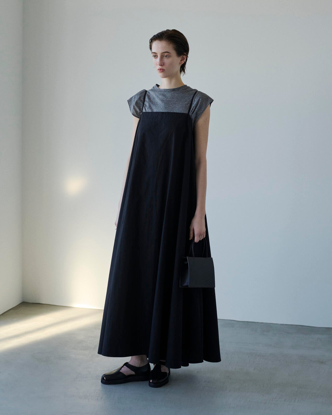 STUDIO NICHOLSON / TYPEWRITER COTTON GATHERED BACK DRESS(PETITE FIT)