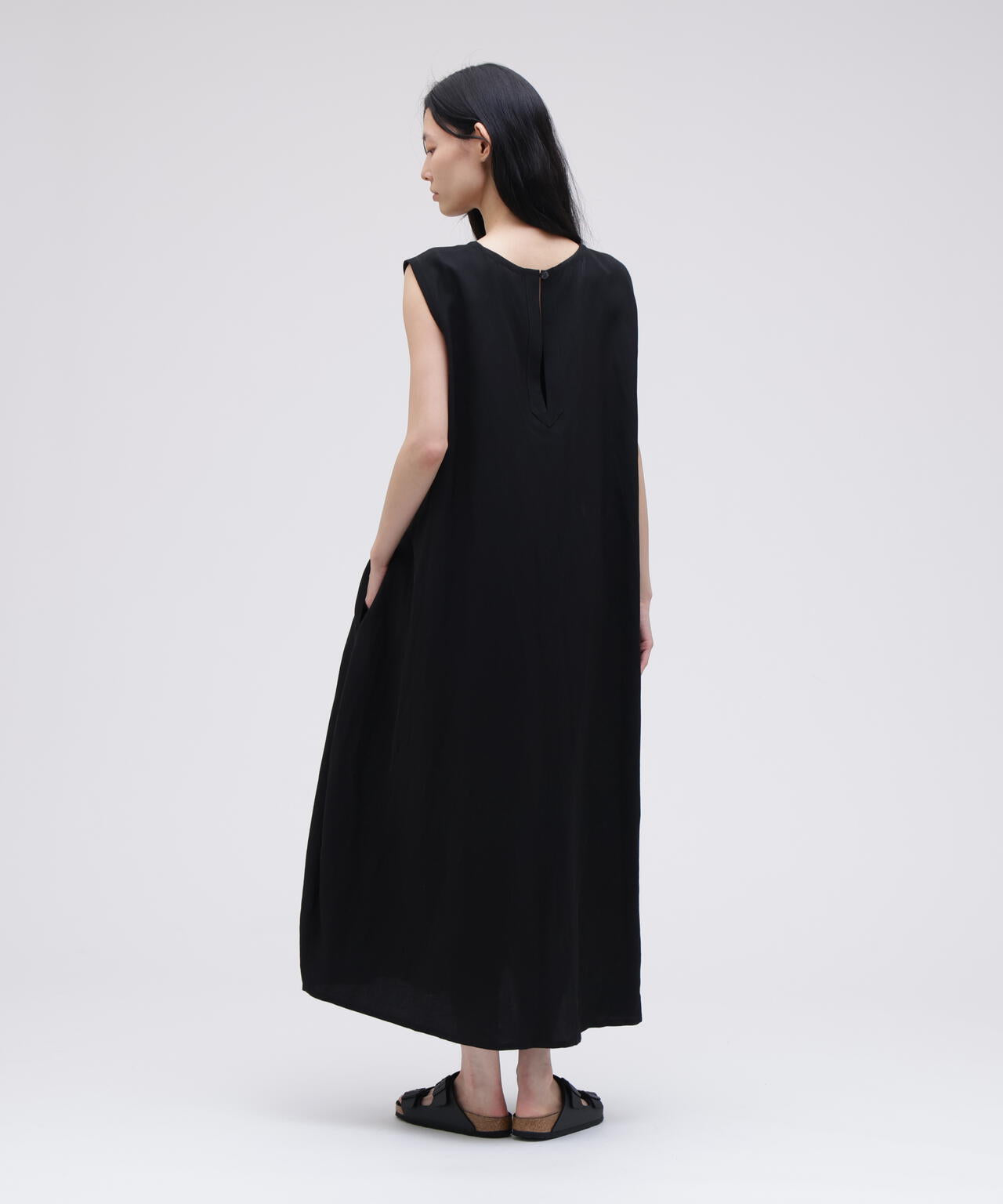 STUDIO NICHOLSON / VINTAGE SOFT LINEN WIDE STRAP VOLUME DRESS