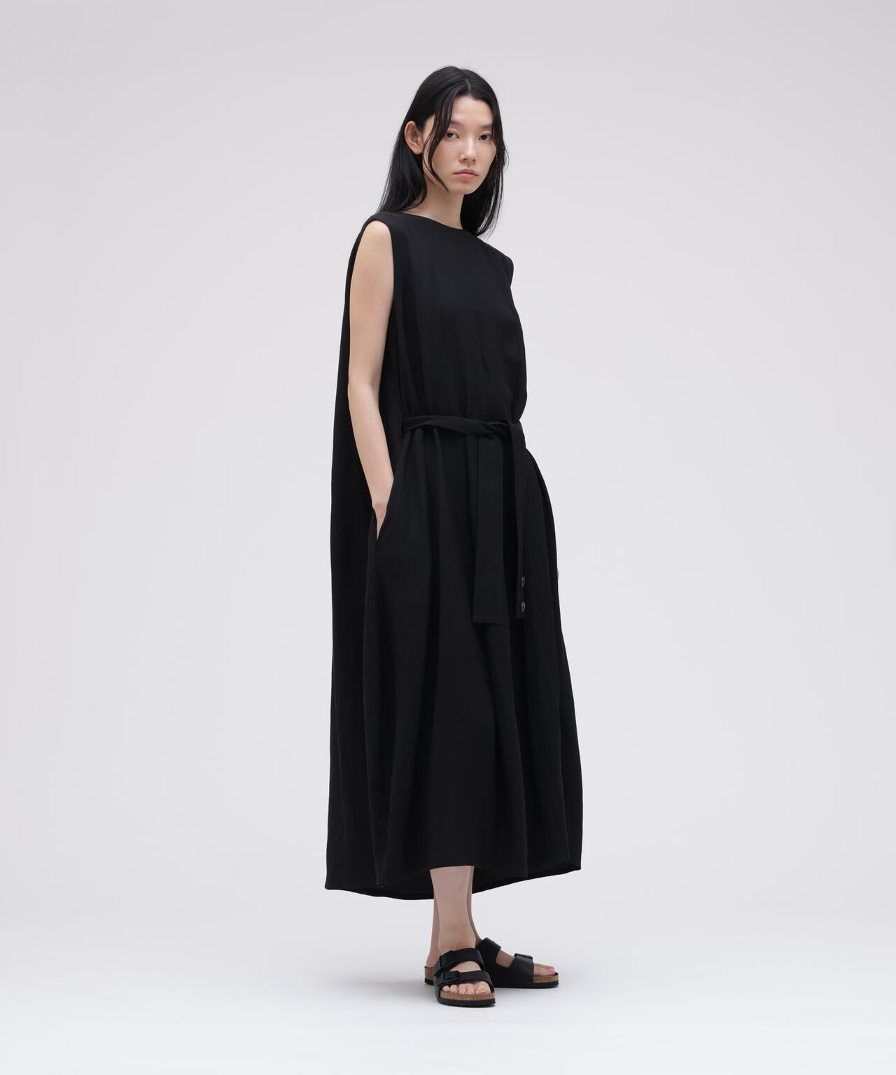 STUDIO NICHOLSON / VINTAGE SOFT LINEN WIDE STRAP VOLUME DRESS