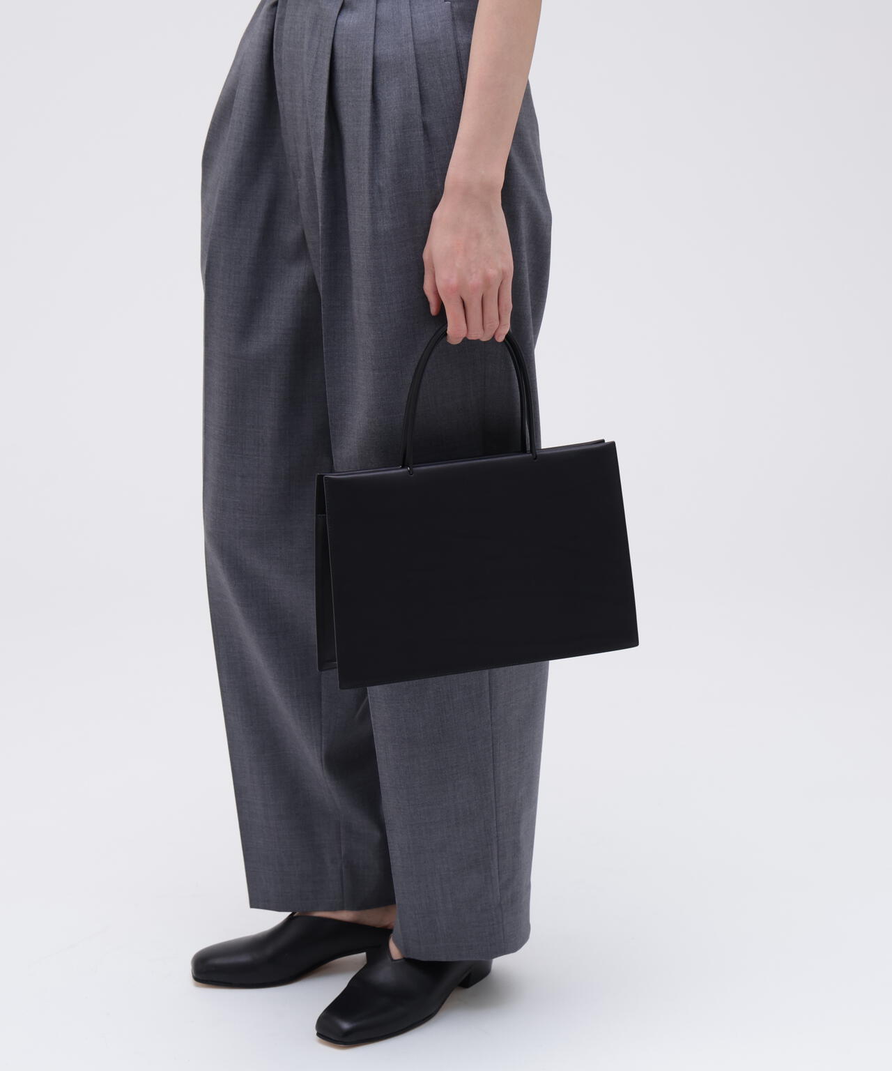 Aeta / SQUARE-SHAPED TOTE BAG SHORT HANDLE : M