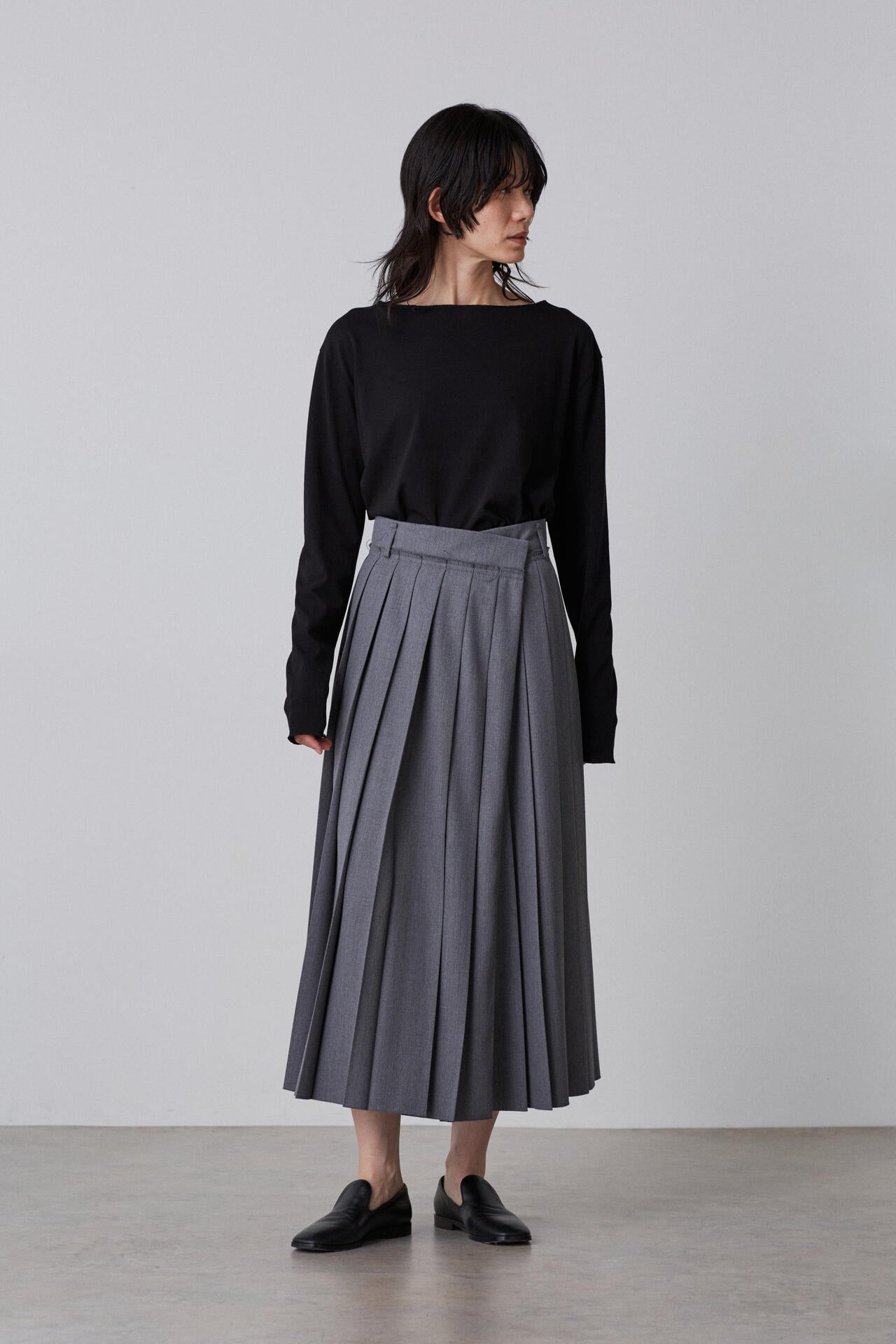 YLEVE / WOOL SURGE PLEATED SKIRT