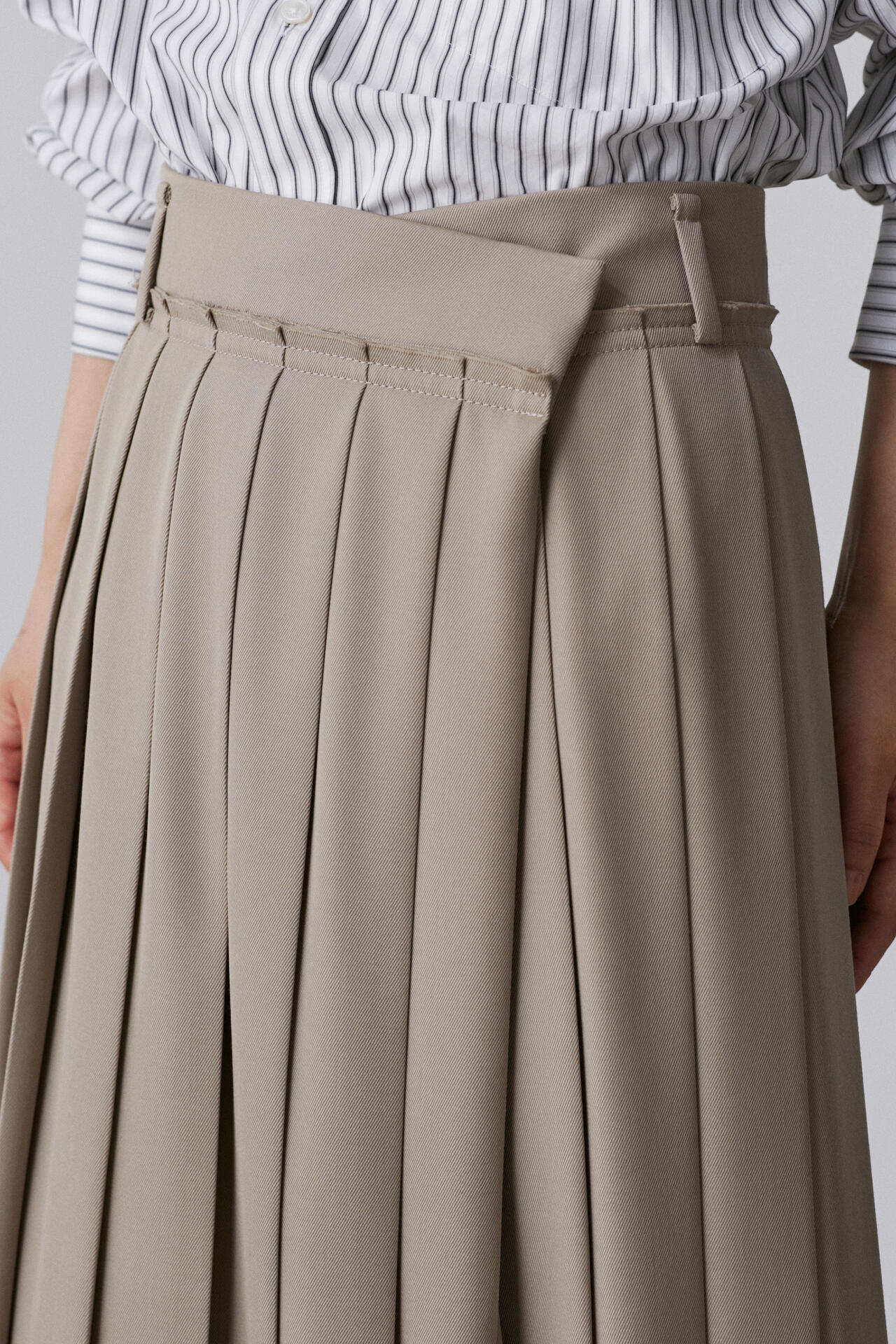 YLEVE / WOOL SURGE PLEATED SKIRT
