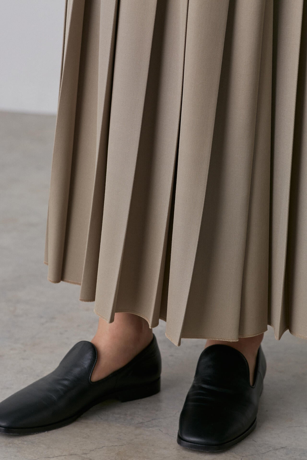 YLEVE / WOOL SURGE PLEATED SKIRT