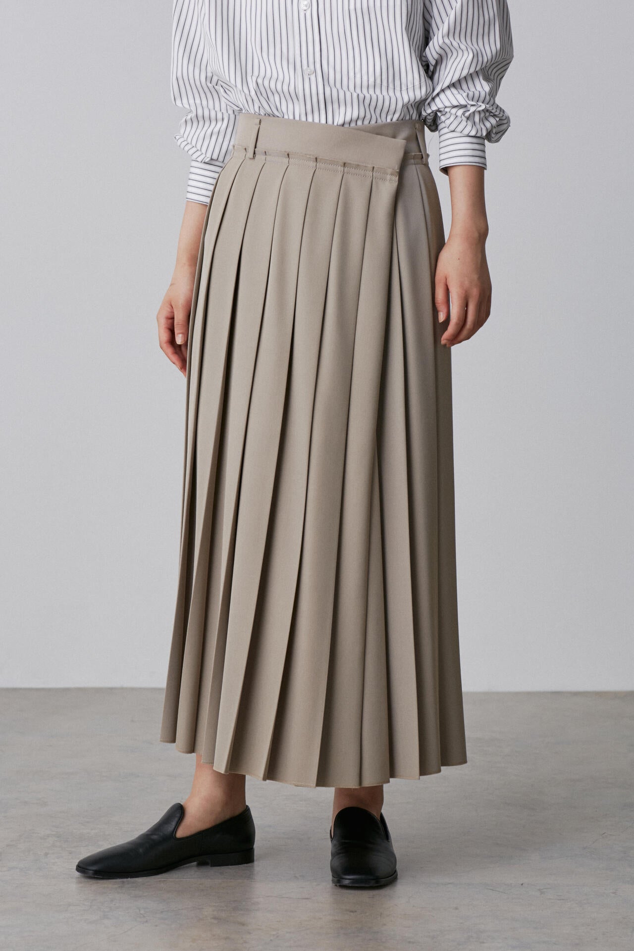 YLEVE / WOOL SURGE PLEATED SKIRT