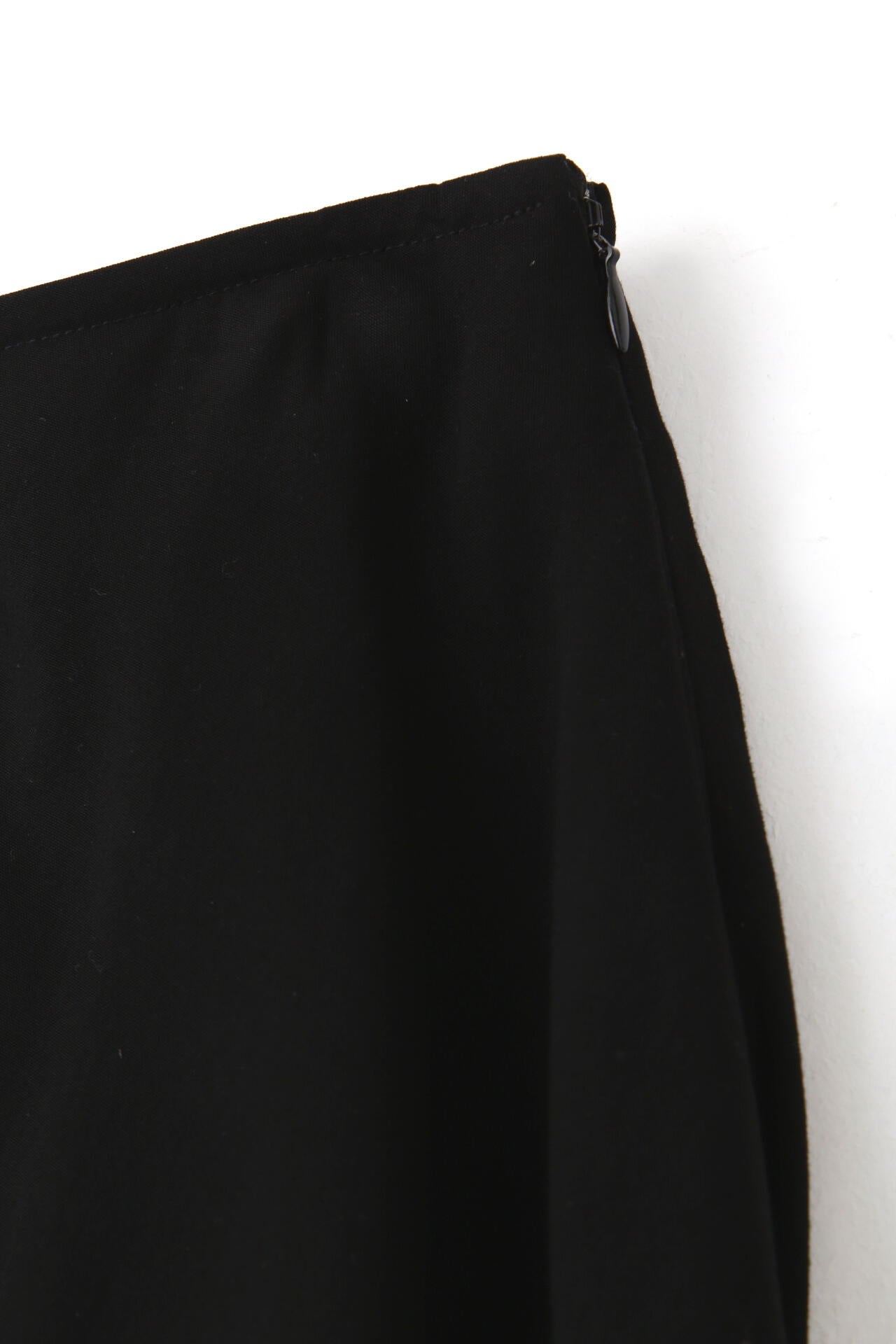 YLEVE / TENCEL SKIRT