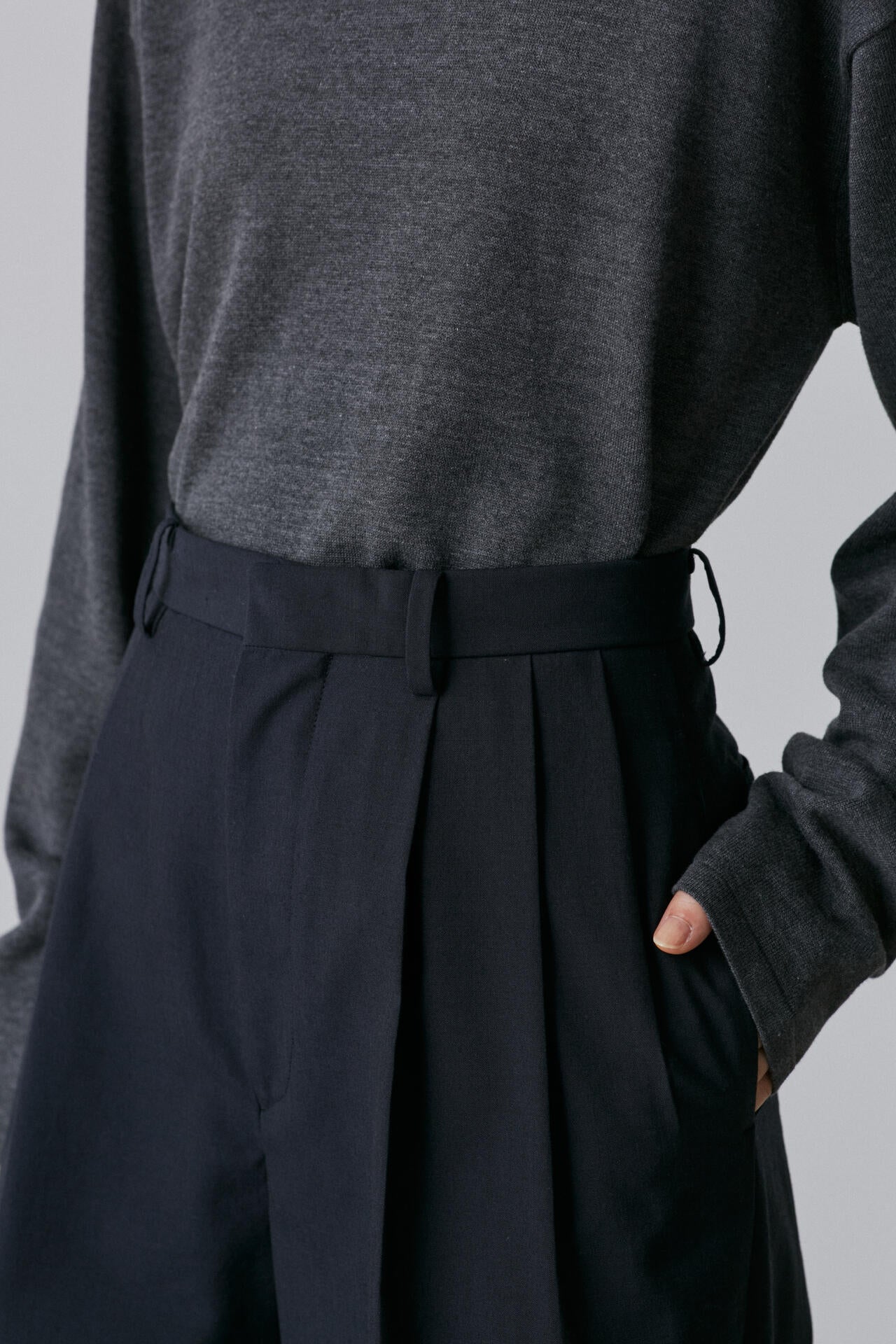 YLEVE / WOOL CHAMBRAY TROUSERS