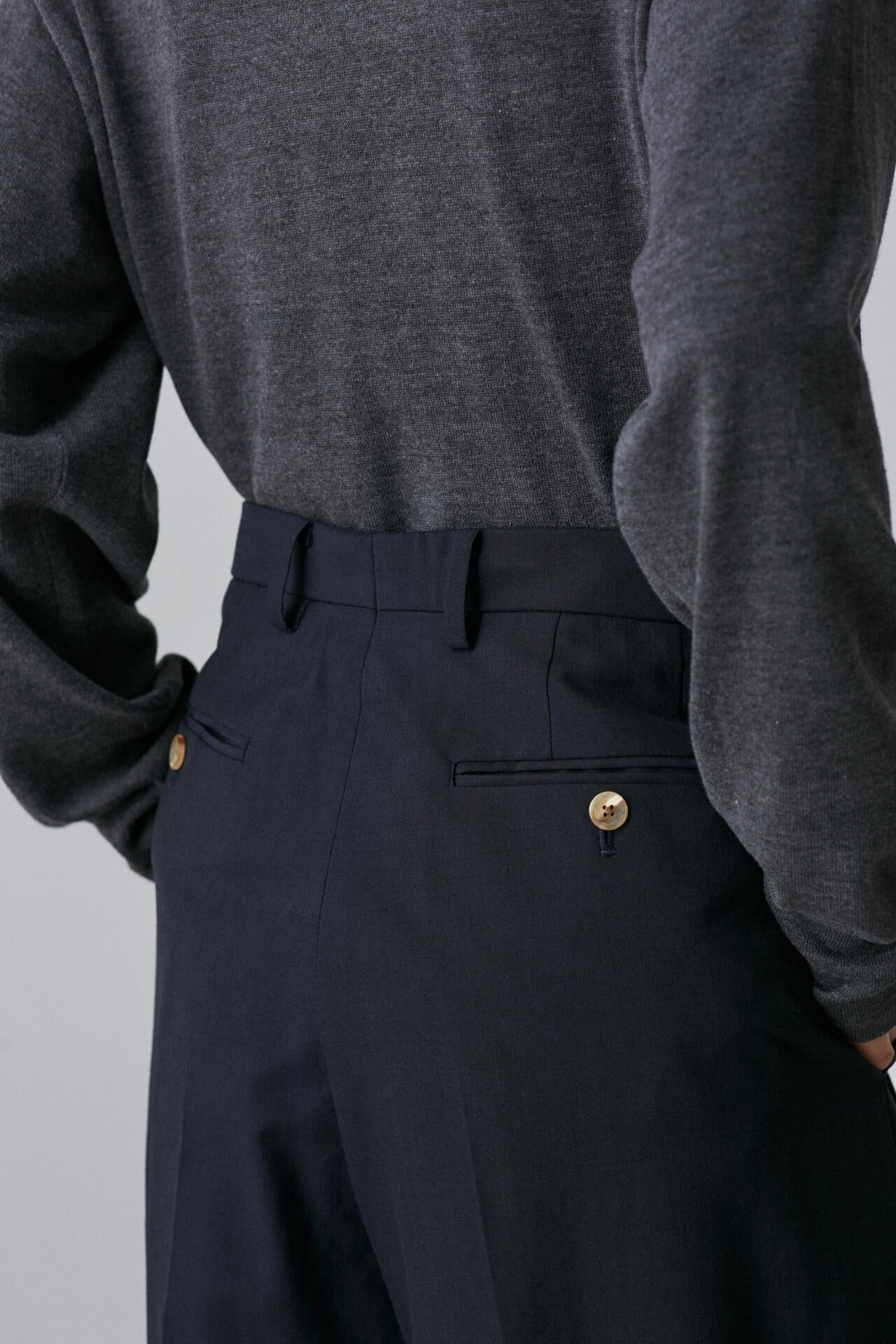 YLEVE / WOOL CHAMBRAY TROUSERS