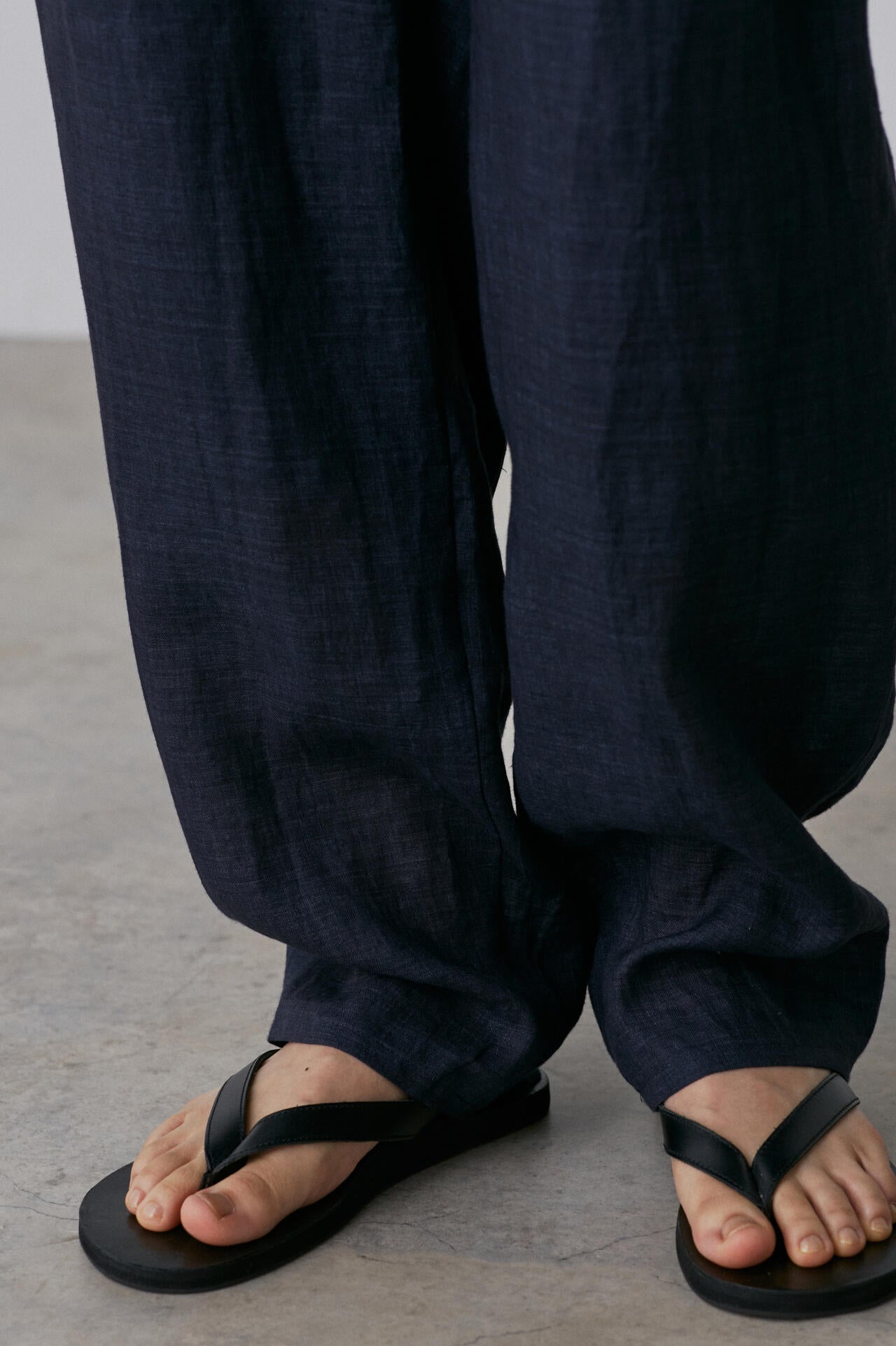 YLEVE / LINEN POPLIN TROUSERS