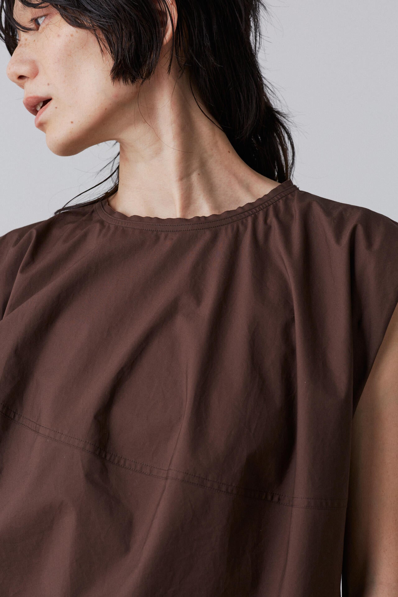 YLEVE / SUVIN COTTON TYPEWRITER PULL OVER BLOUSE