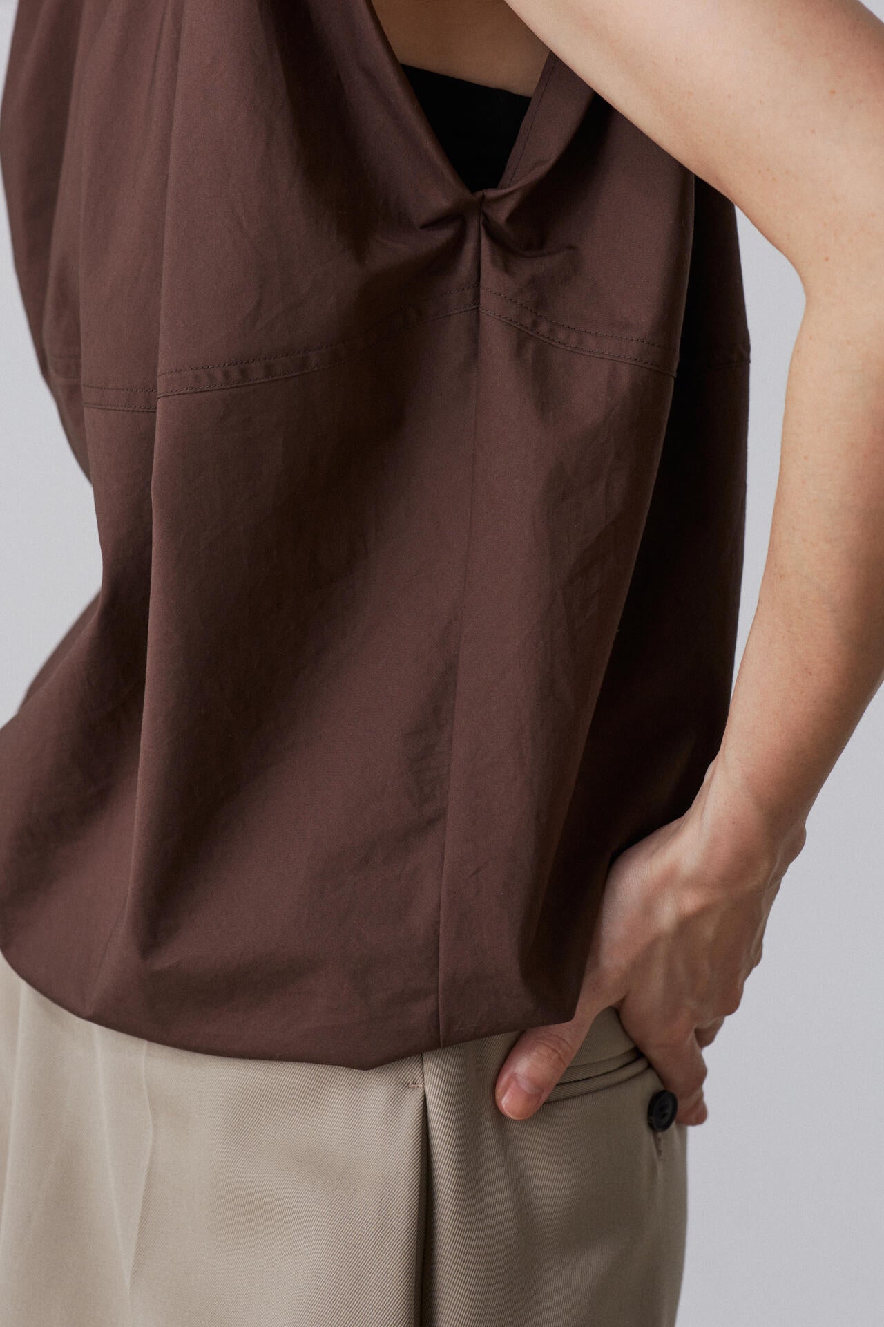 YLEVE / SUVIN COTTON TYPEWRITER PULL OVER BLOUSE