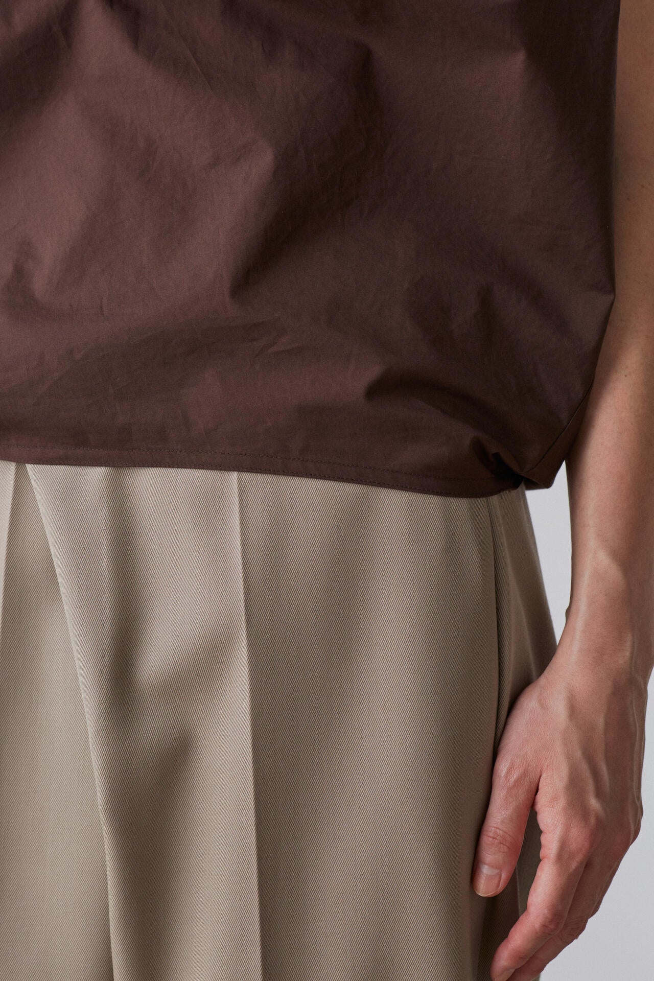 YLEVE / SUVIN COTTON TYPEWRITER PULL OVER BLOUSE