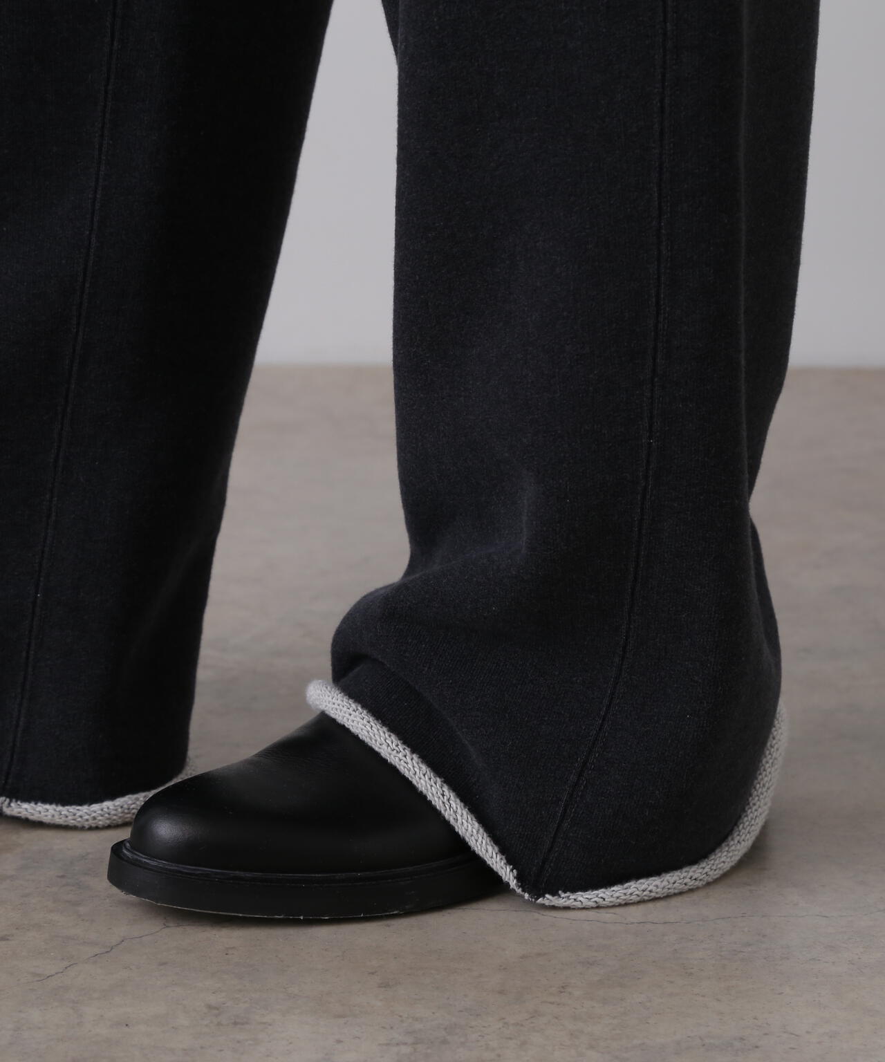 YLÈVE / HEAVY WEIGHT FLEECE BLEACH CUT OFF TROUSERS