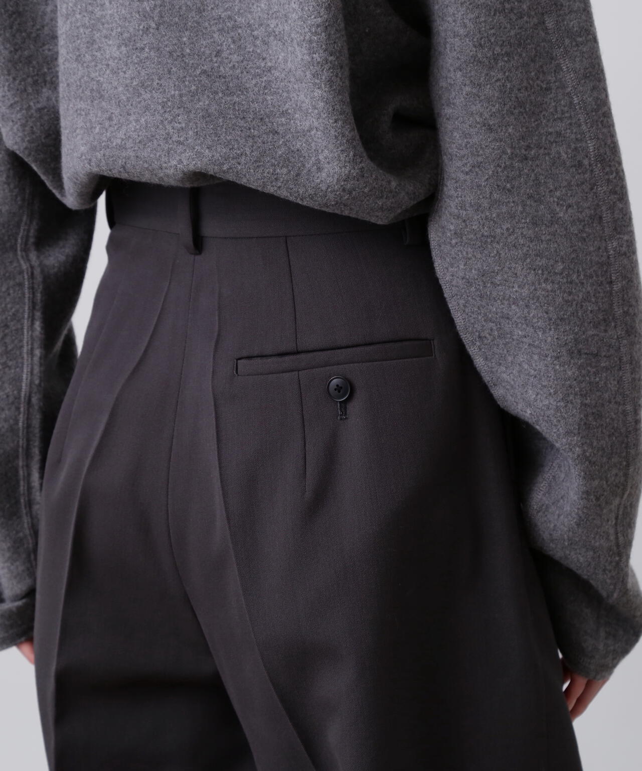 YLÈVE / MERINO WOOL TWILL CURVED TROUSERS