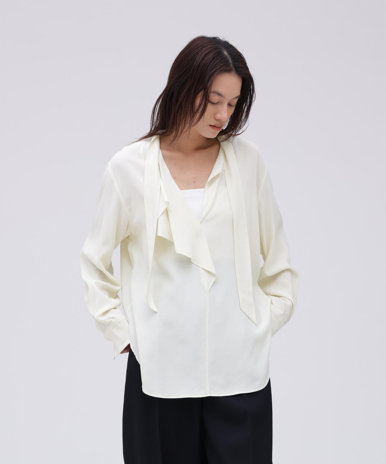 YLÈVE / RAYON DE CHINE RUFFLE BLOUSE