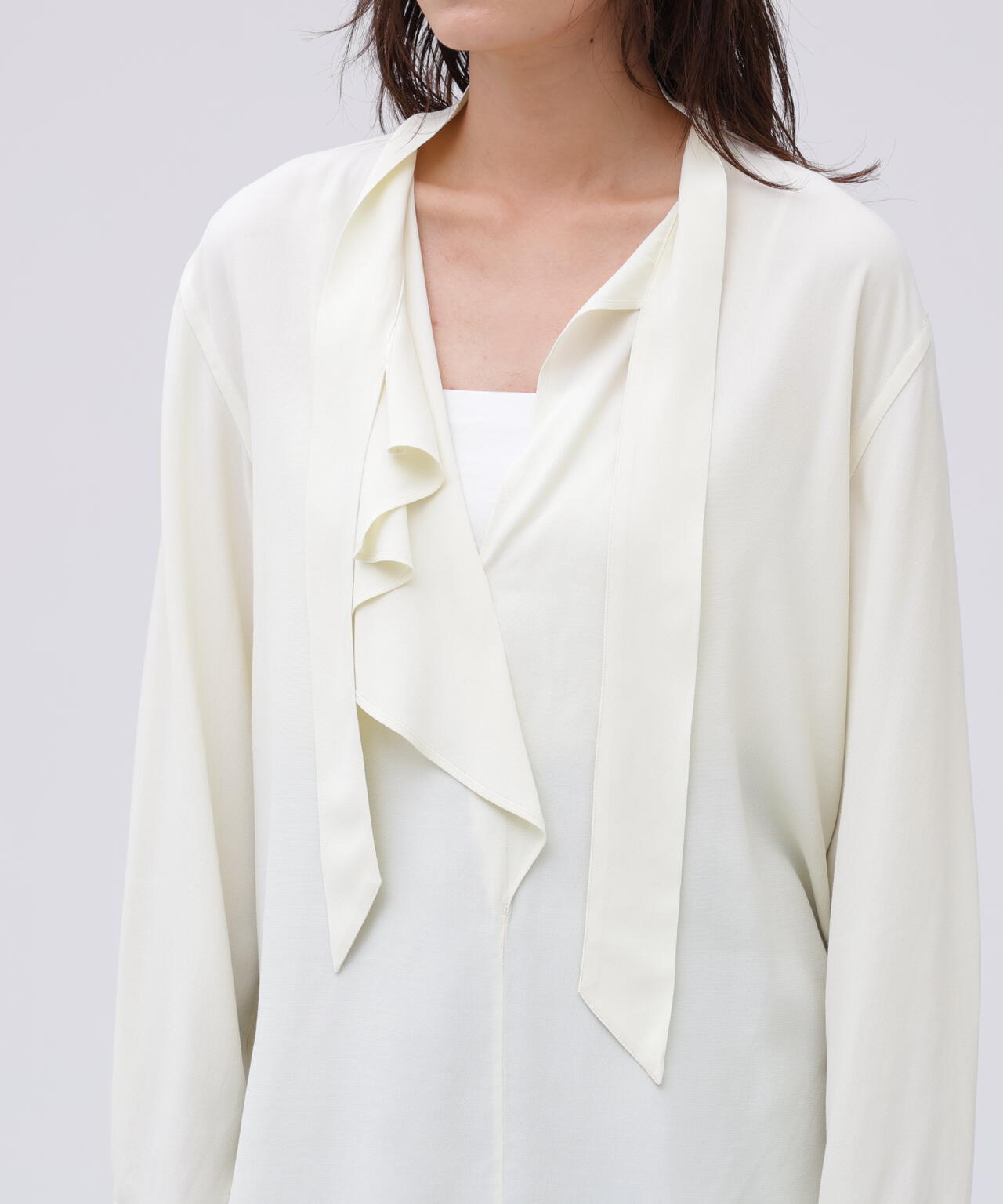 YLÈVE / RAYON DE CHINE RUFFLE BLOUSE