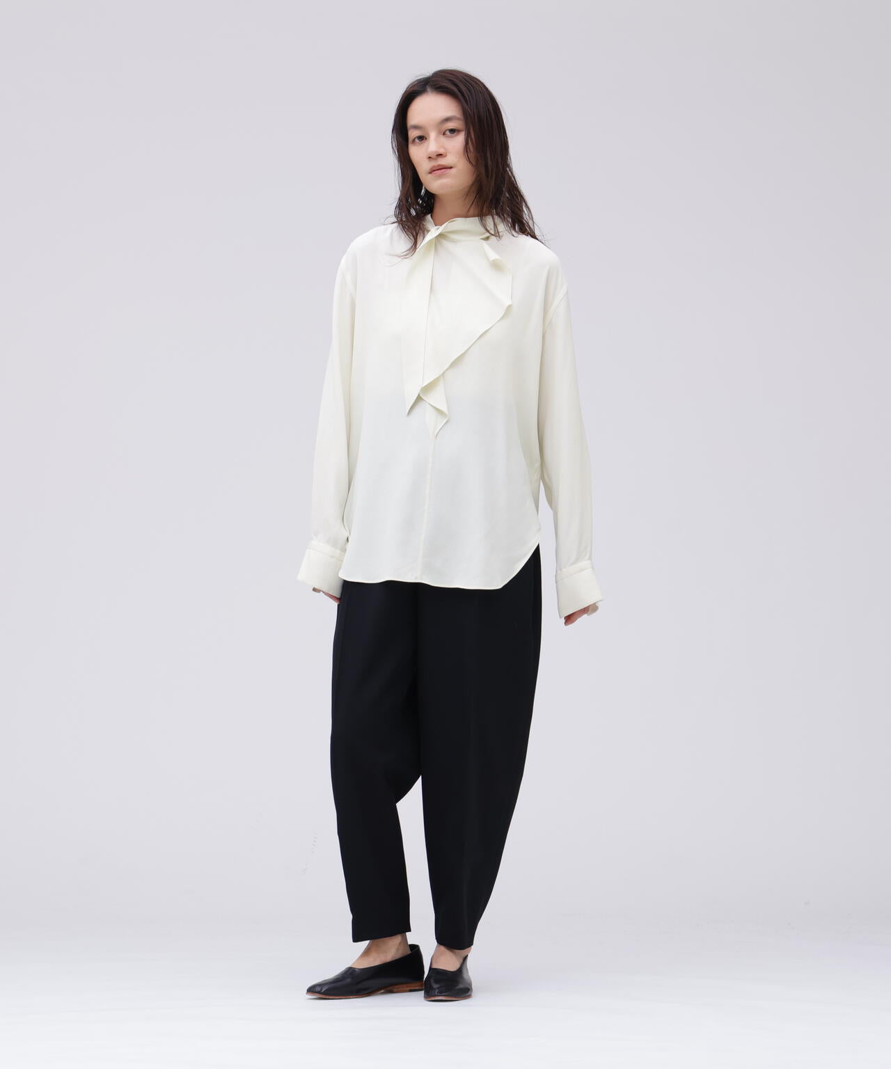 YLÈVE / RAYON DE CHINE RUFFLE BLOUSE