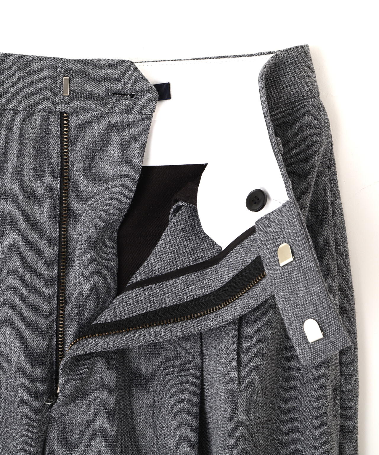 YLEVE / ROUGH WOOL TROUSERS