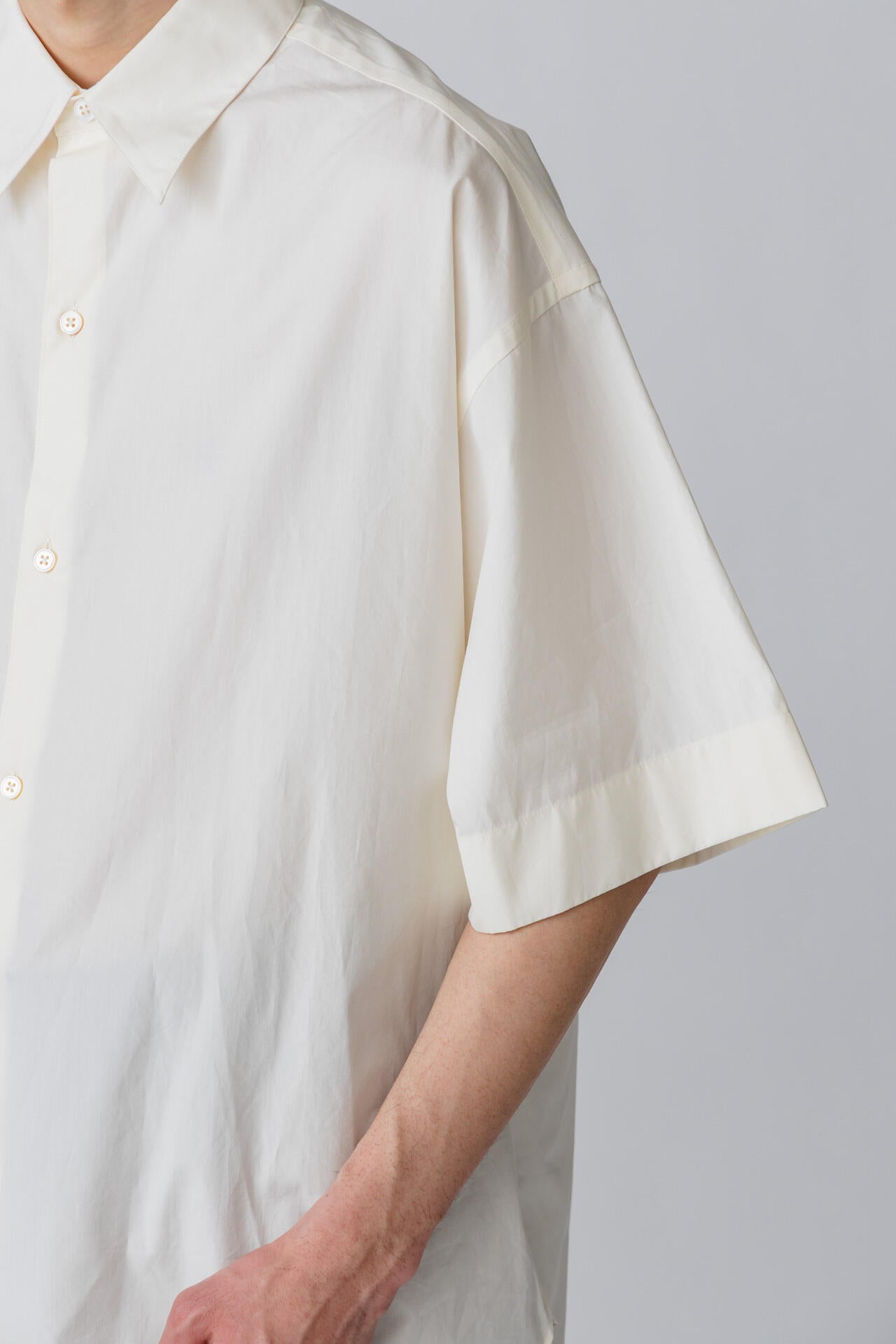 STUDIO NICHOLSON / MATTE COTTON POPLIN OVERSIZED SHORT SLEEVE SHIRT