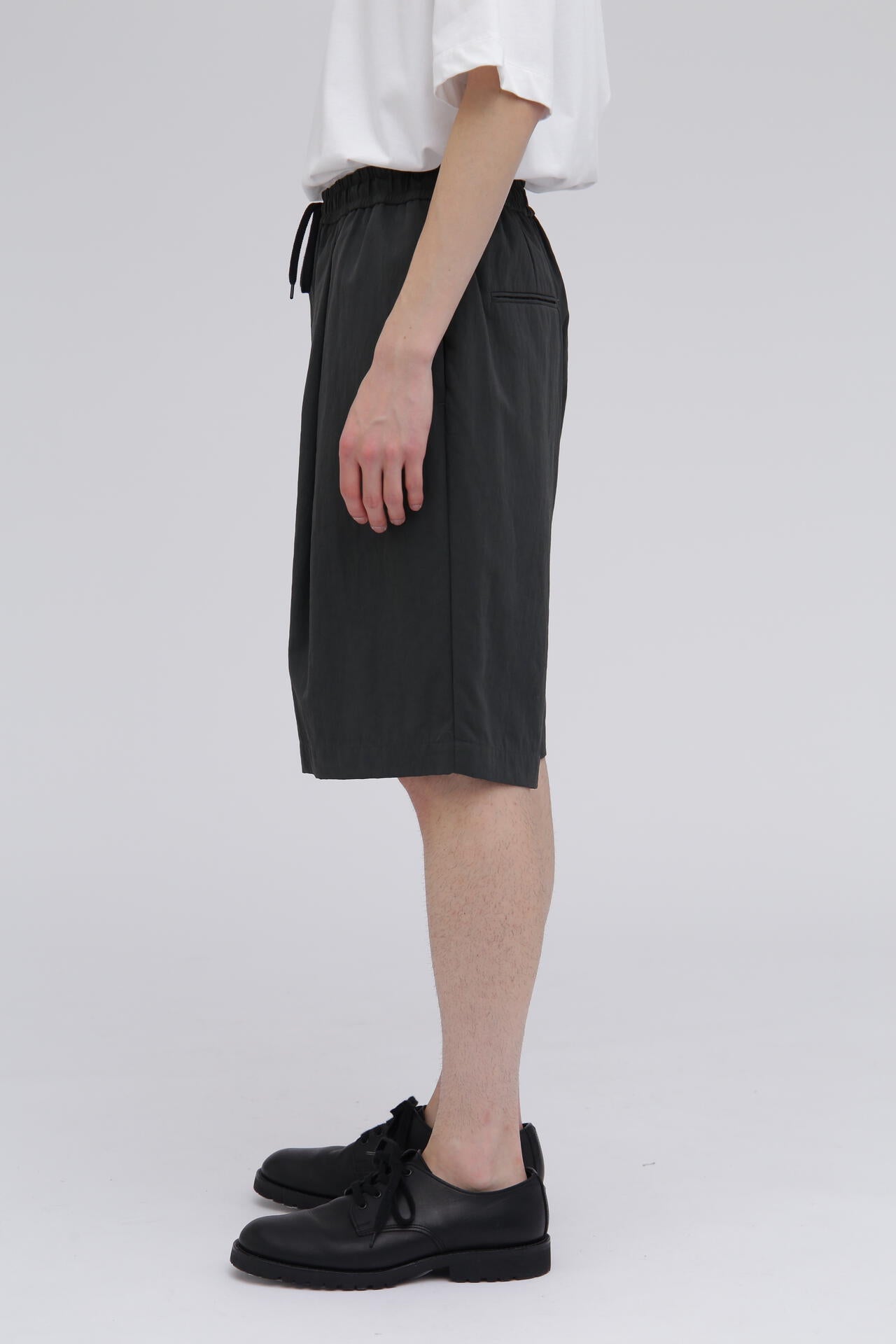 ATON / COTTON LINEN VOILE TWO TUCKED EASY SHORTS