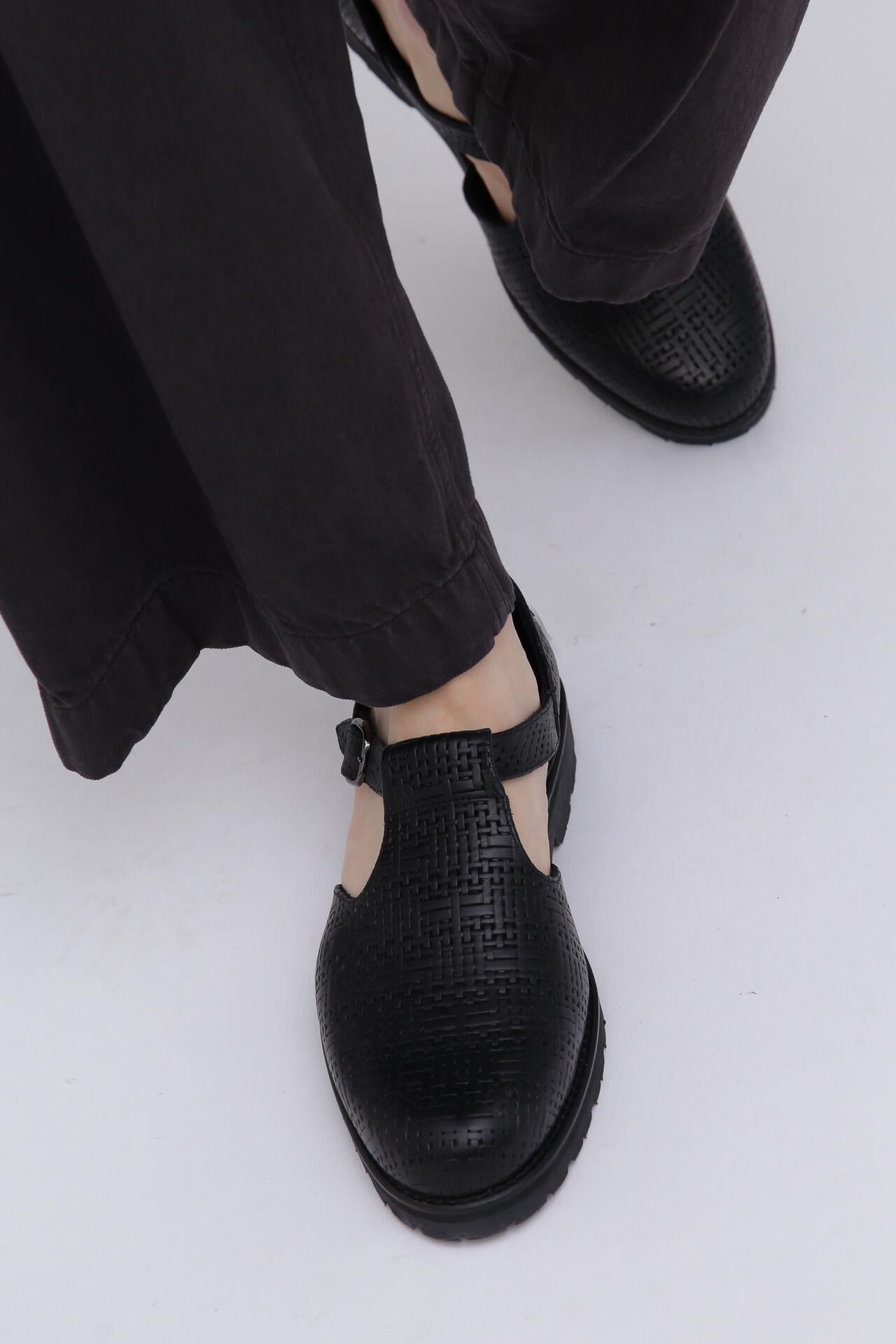 ceb27f98-9194-5922-b669-a06dfc7138e4_Image