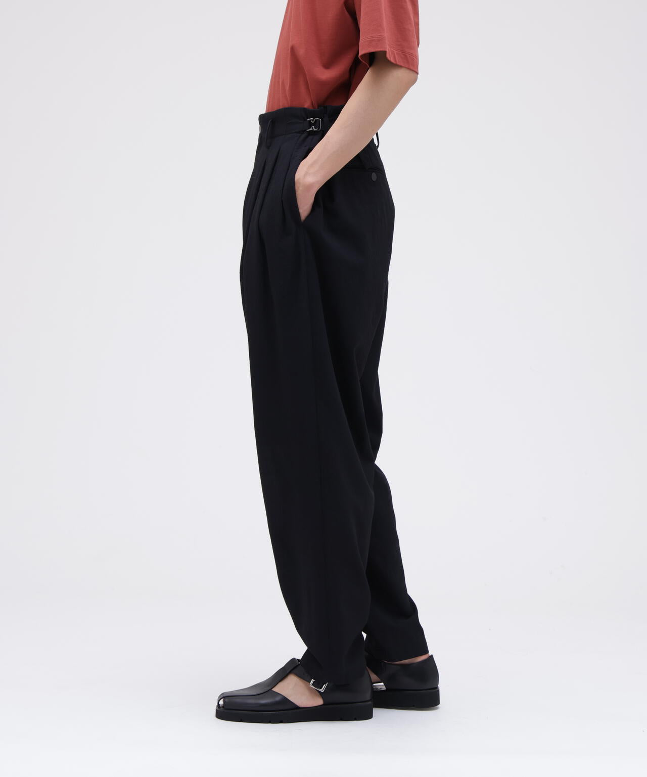 IRENISA / THREE TUCKS TAPERED PANTS