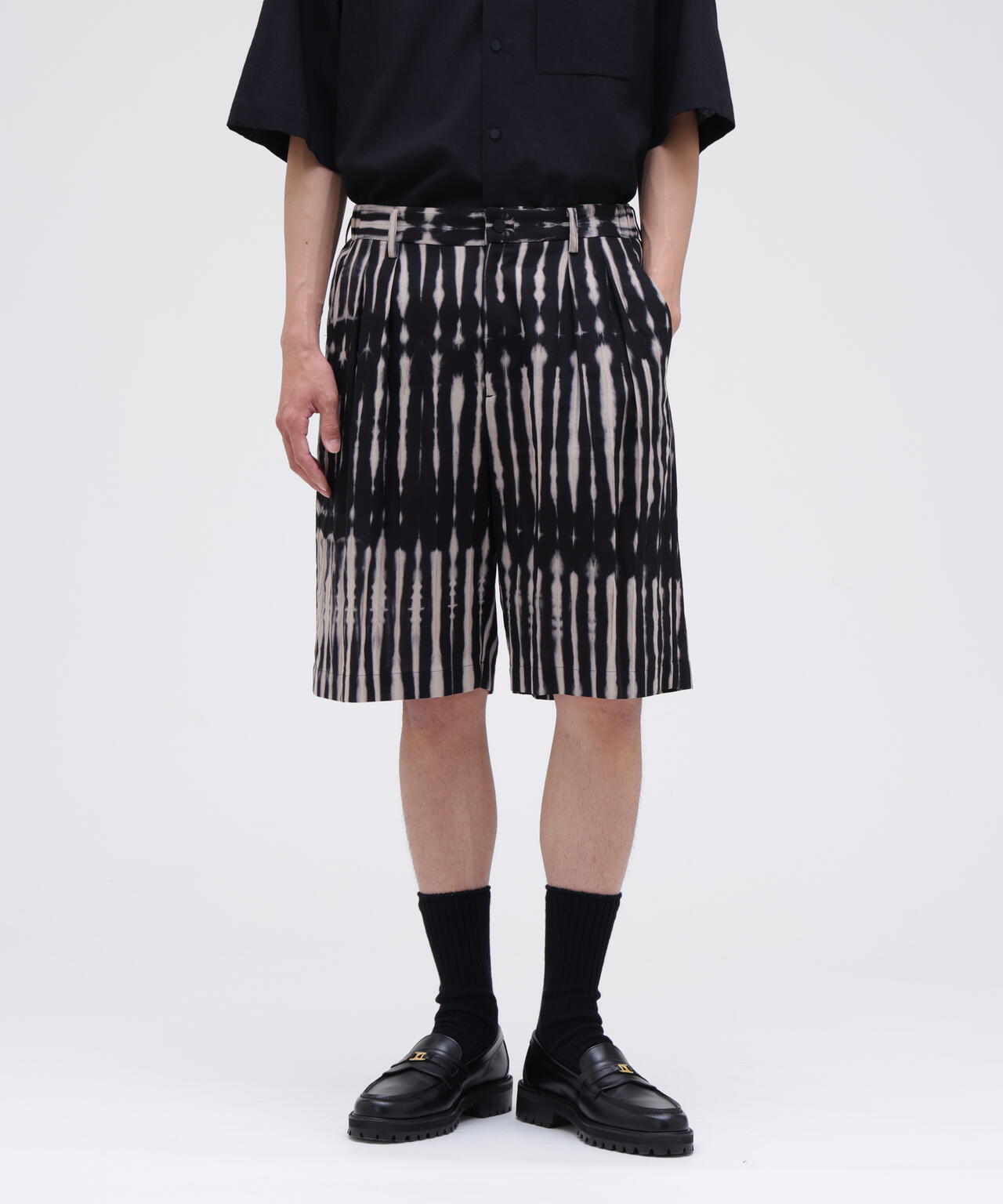 IRENISA / TWO TUCKS WIDE SHORTS