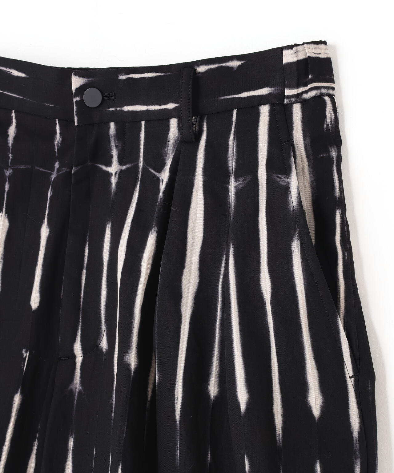 IRENISA / TWO TUCKS WIDE SHORTS