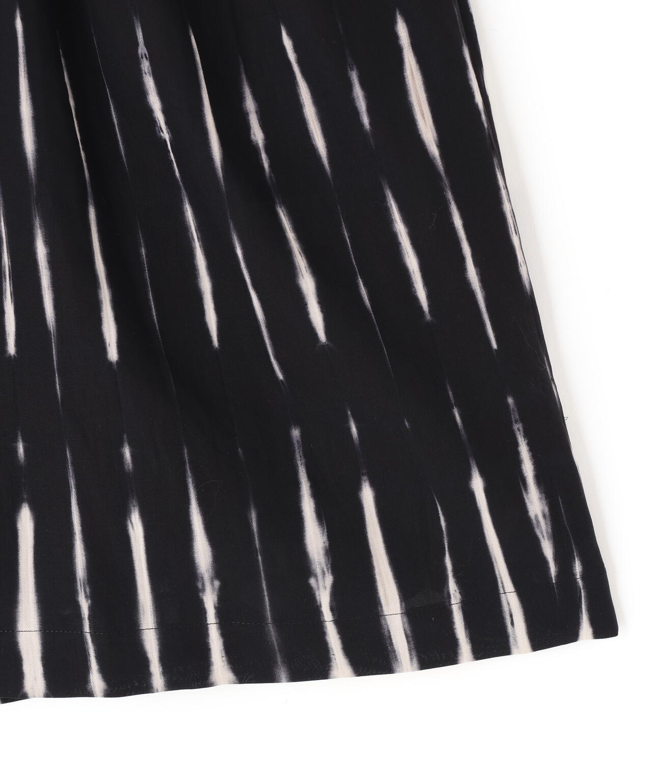 IRENISA / TWO TUCKS WIDE SHORTS