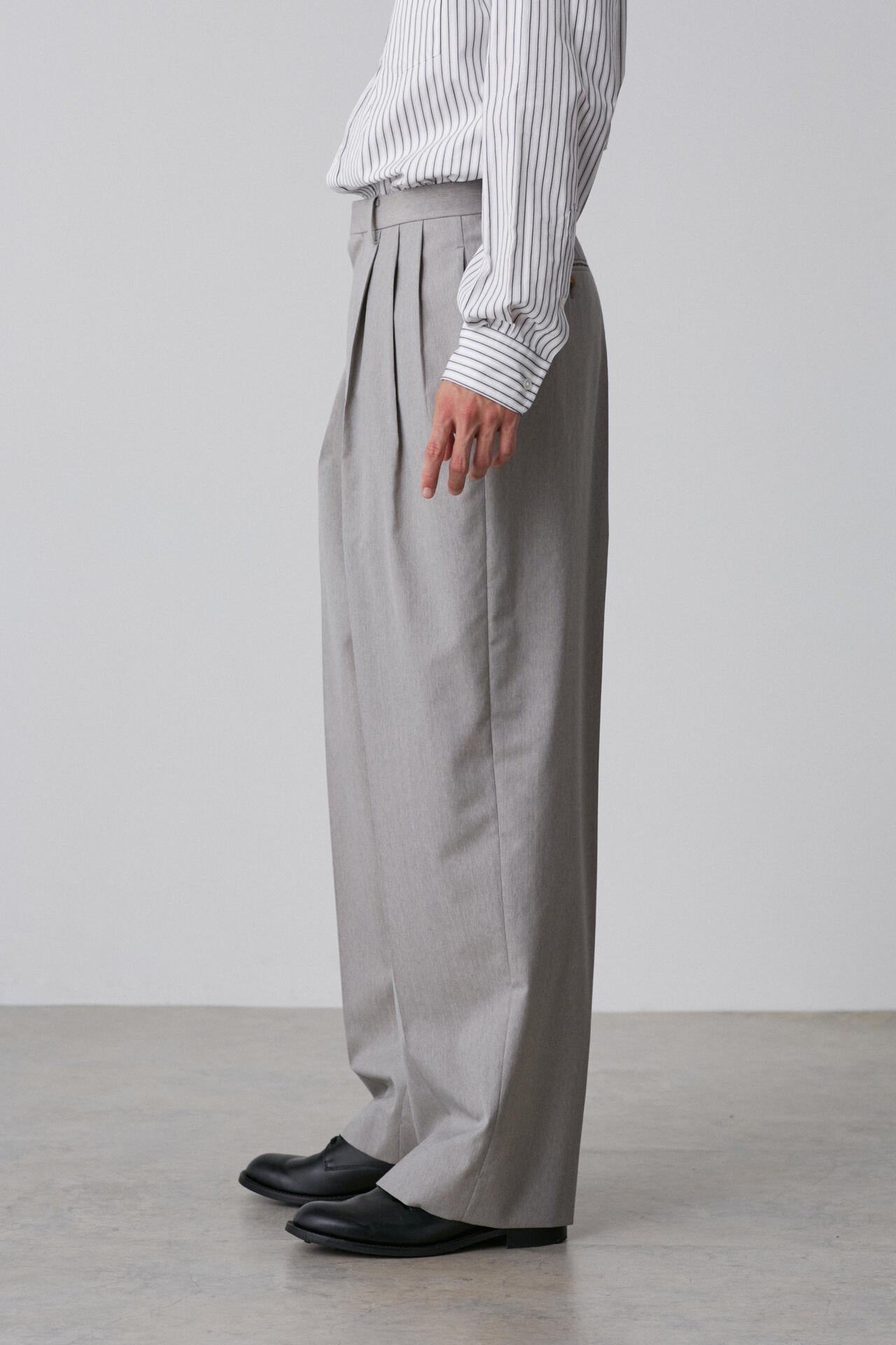 YLEVE / WOOL CHAMBRAY TROUSERS