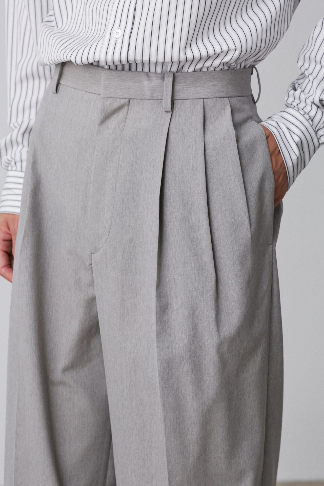 YLEVE / WOOL CHAMBRAY TROUSERS