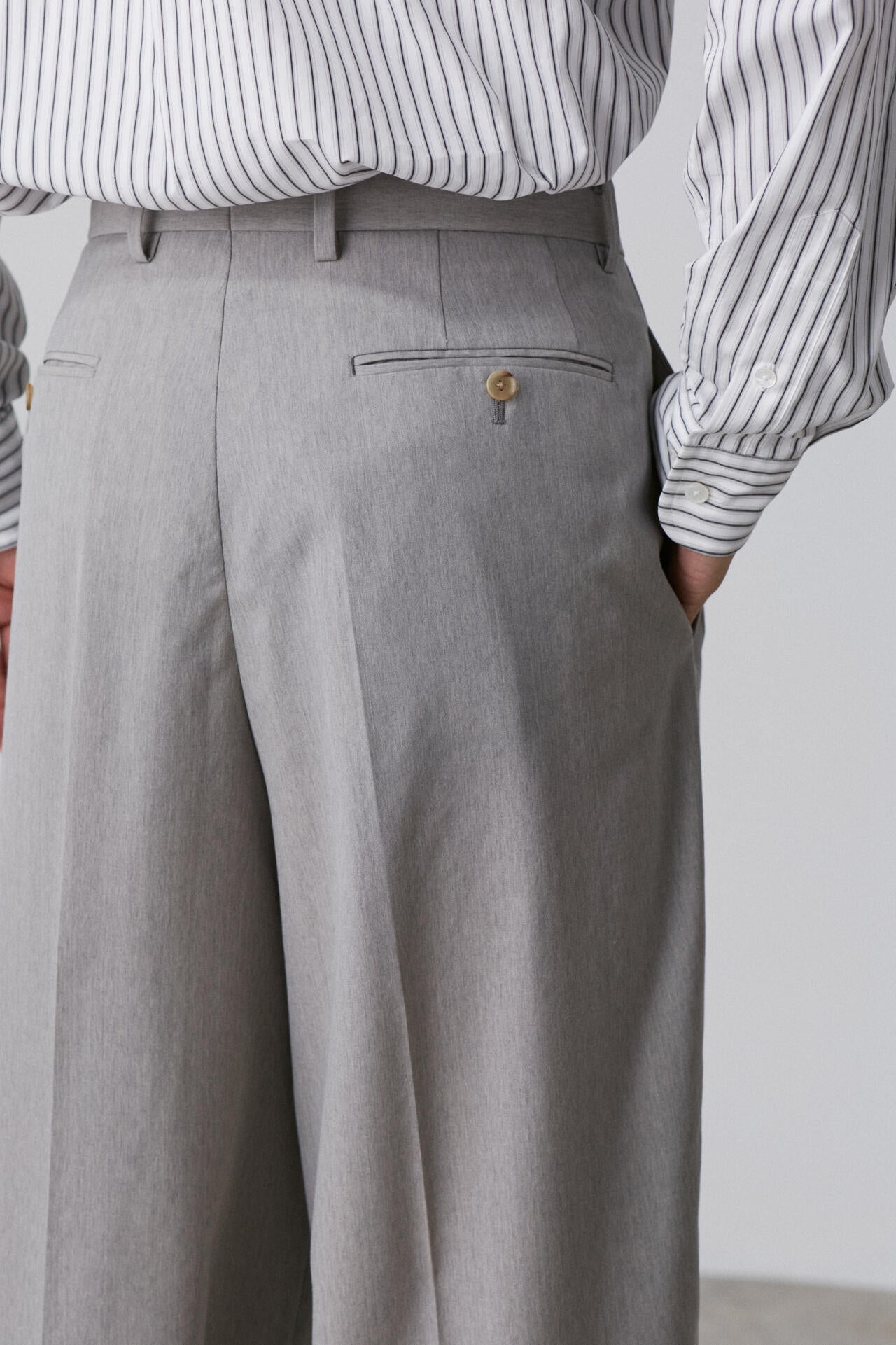 YLEVE / WOOL CHAMBRAY TROUSERS