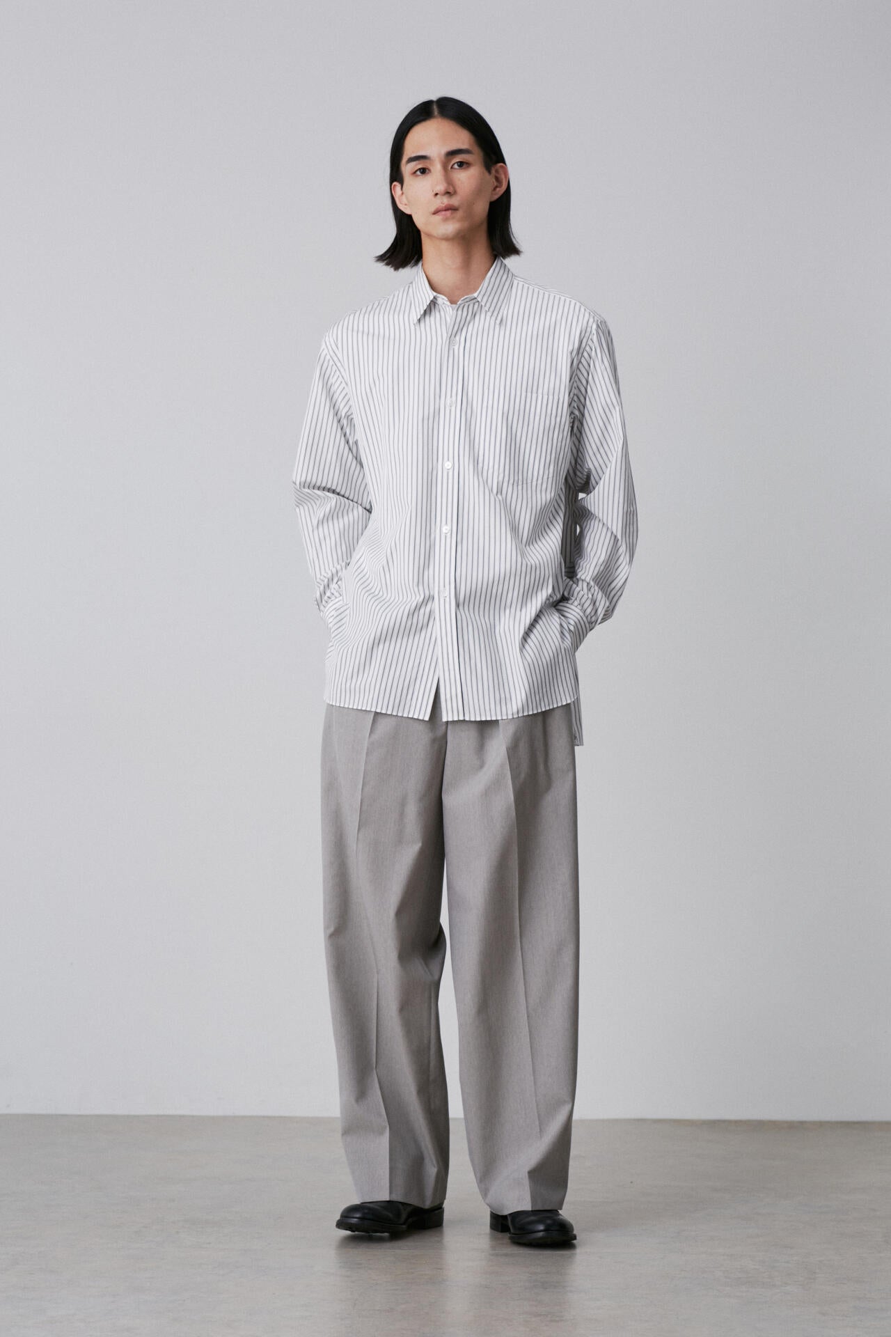 YLEVE / WOOL CHAMBRAY TROUSERS