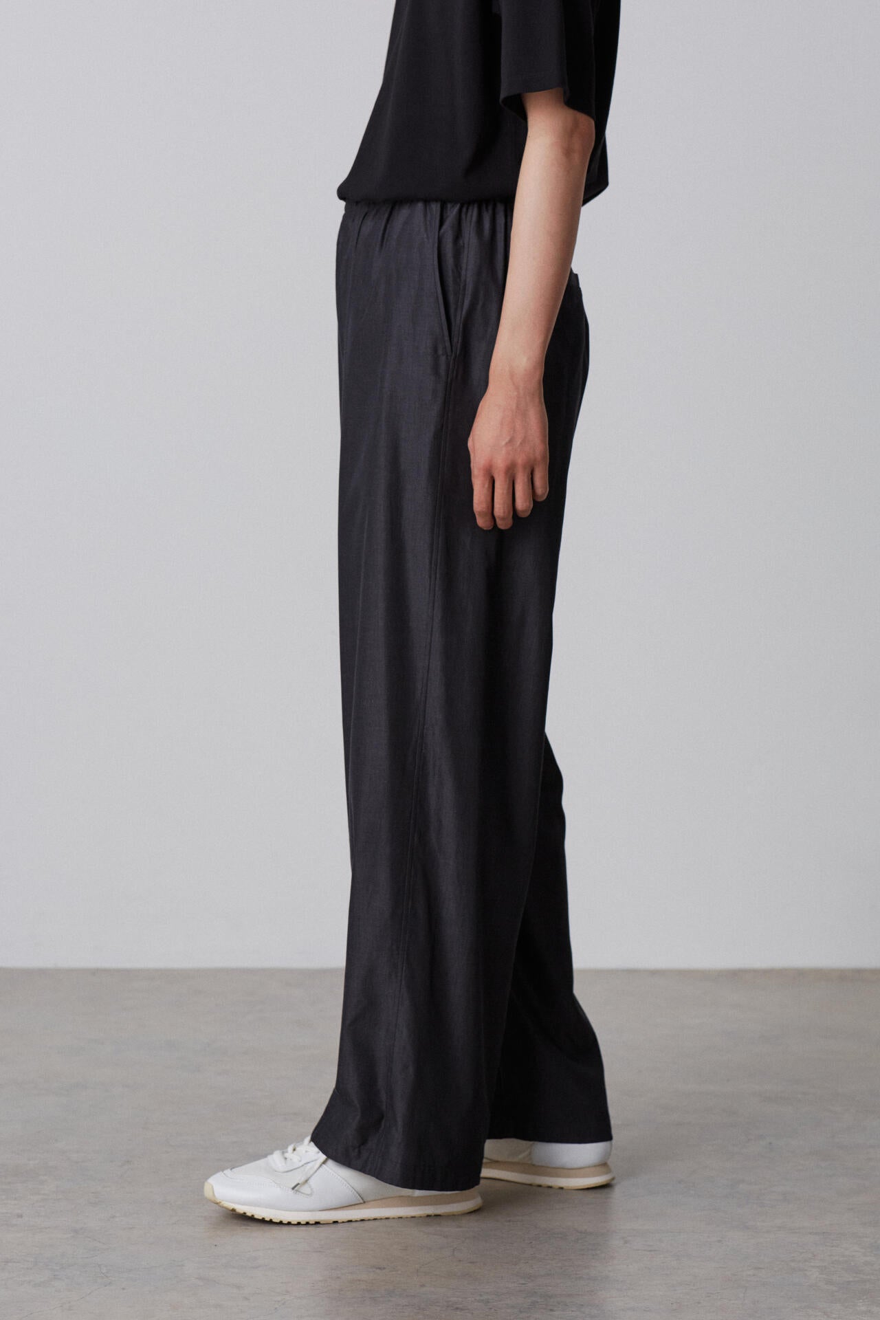 YLEVE / SILK CHAMBRAY TROUSERS