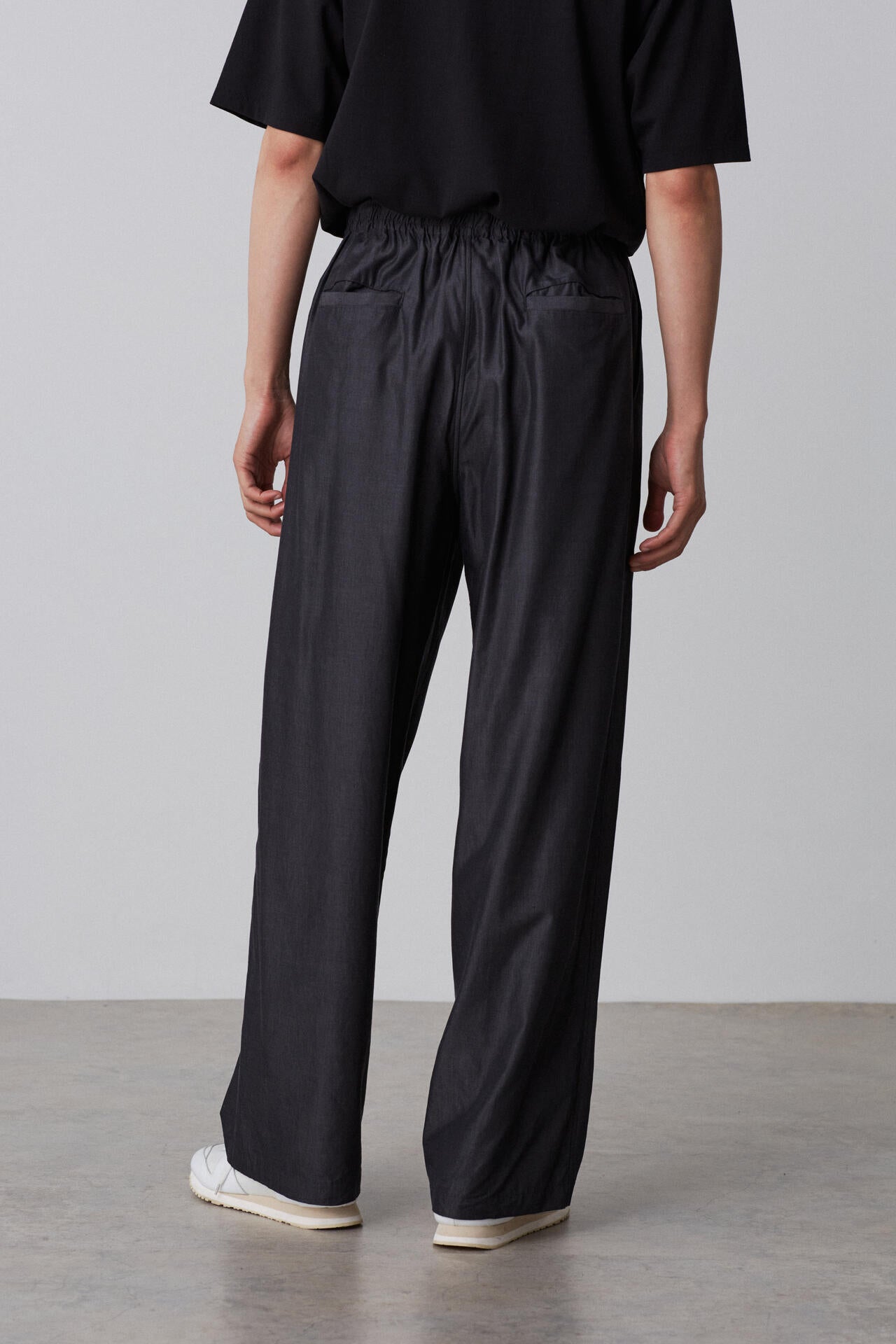 YLEVE / SILK CHAMBRAY TROUSERS