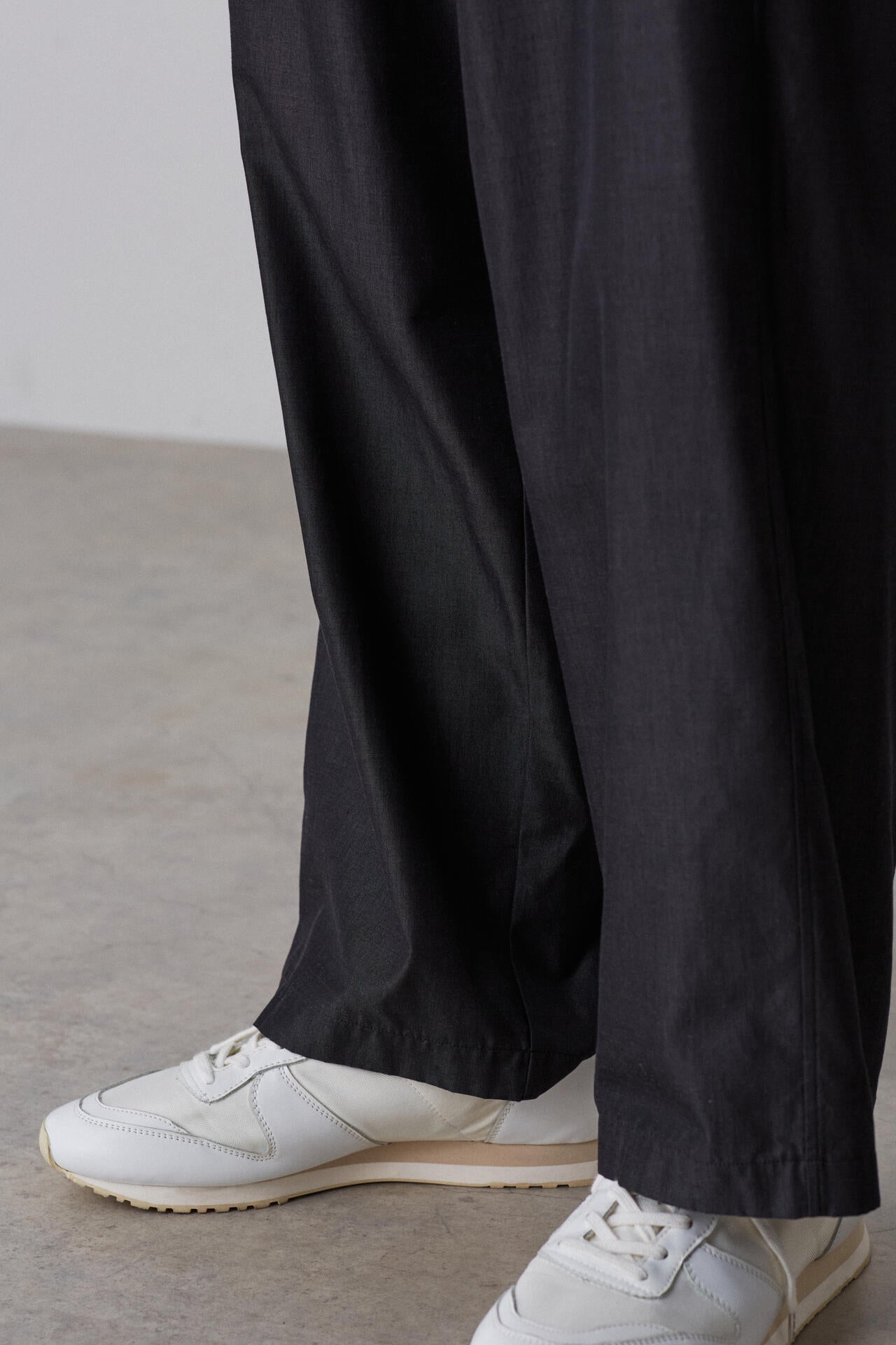 YLEVE / SILK CHAMBRAY TROUSERS