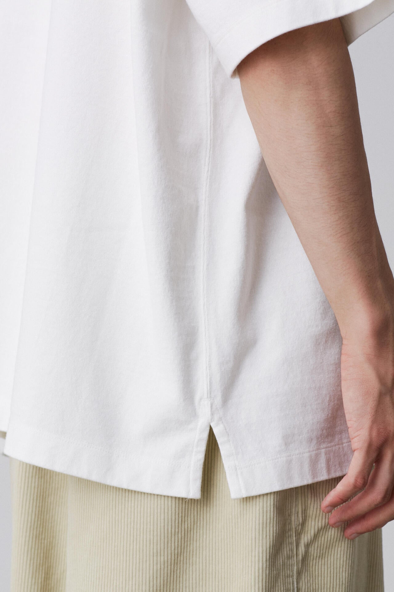 YLEVE / OPEN END COTTON PIGMENT DYE T‐SHIRT
