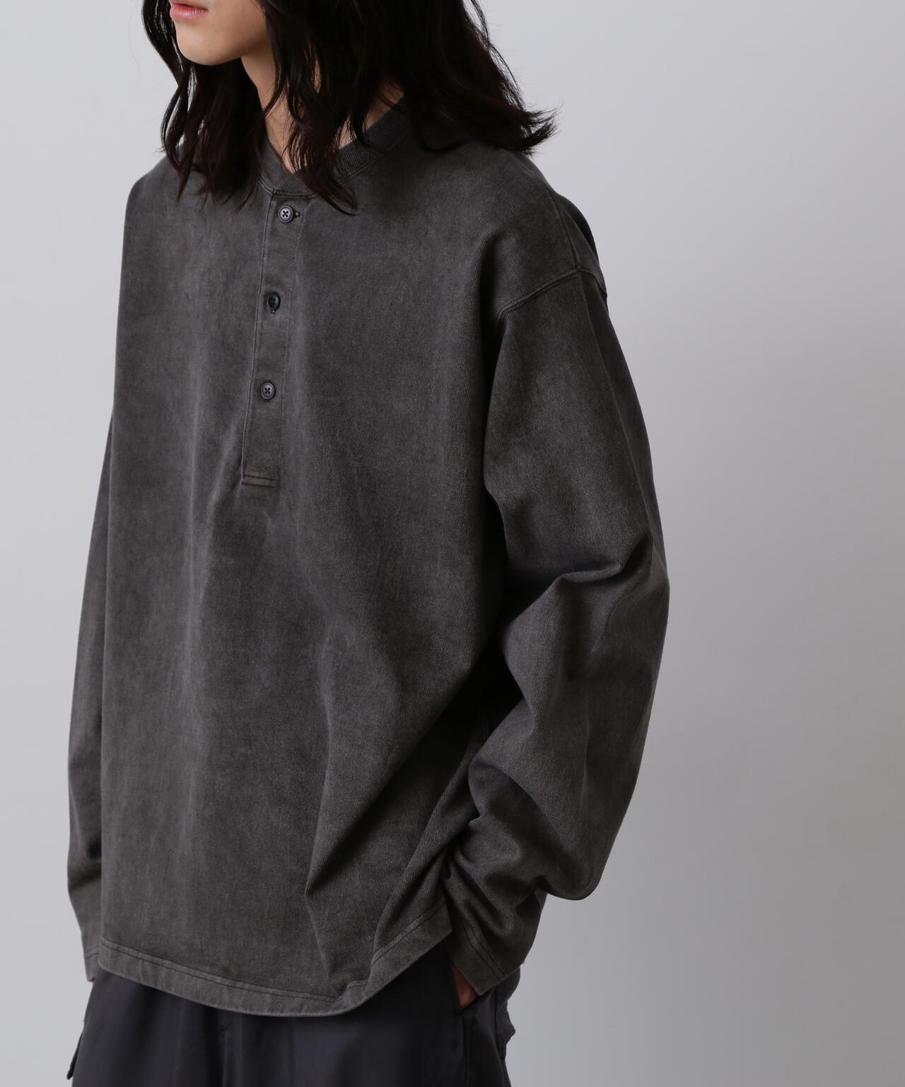 YLEVE / OPEN END COTTON PIGMENT DYE HENRY NECK PULL OVER
