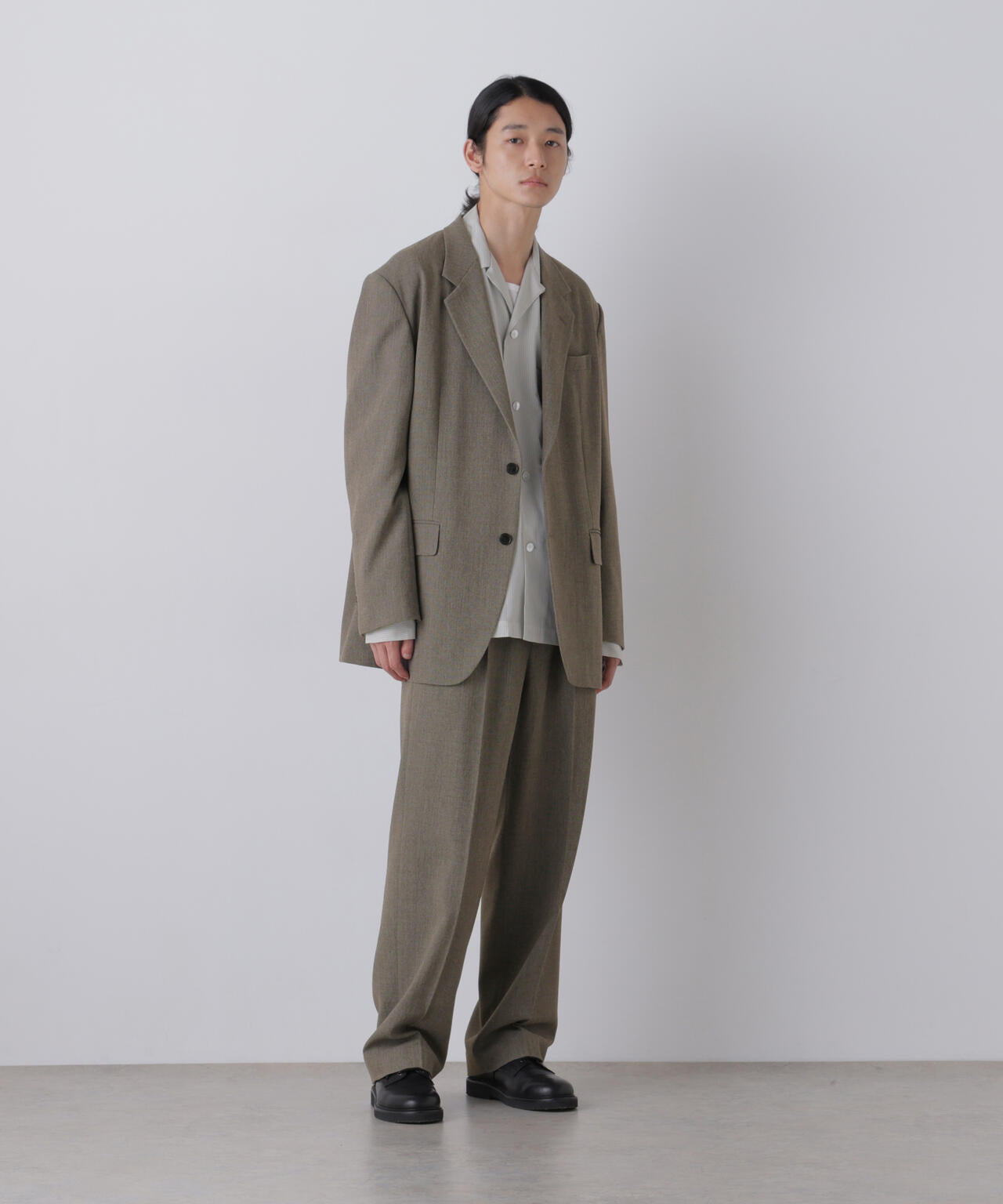 181cm C:84 W:70 H:91 着用サイズ:4