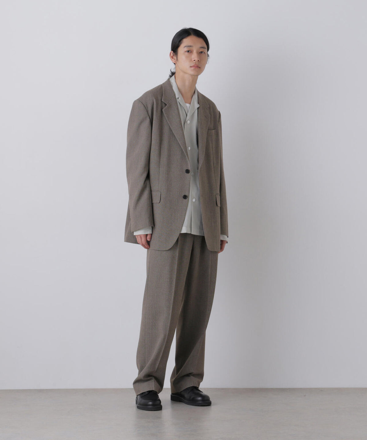181cm C:84 W:70 H:91 着用サイズ:4