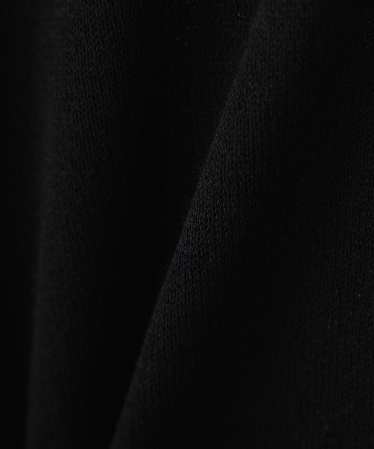 YLEVE / HIGH TWIST FINE WOOL V-NECK PULLOVER