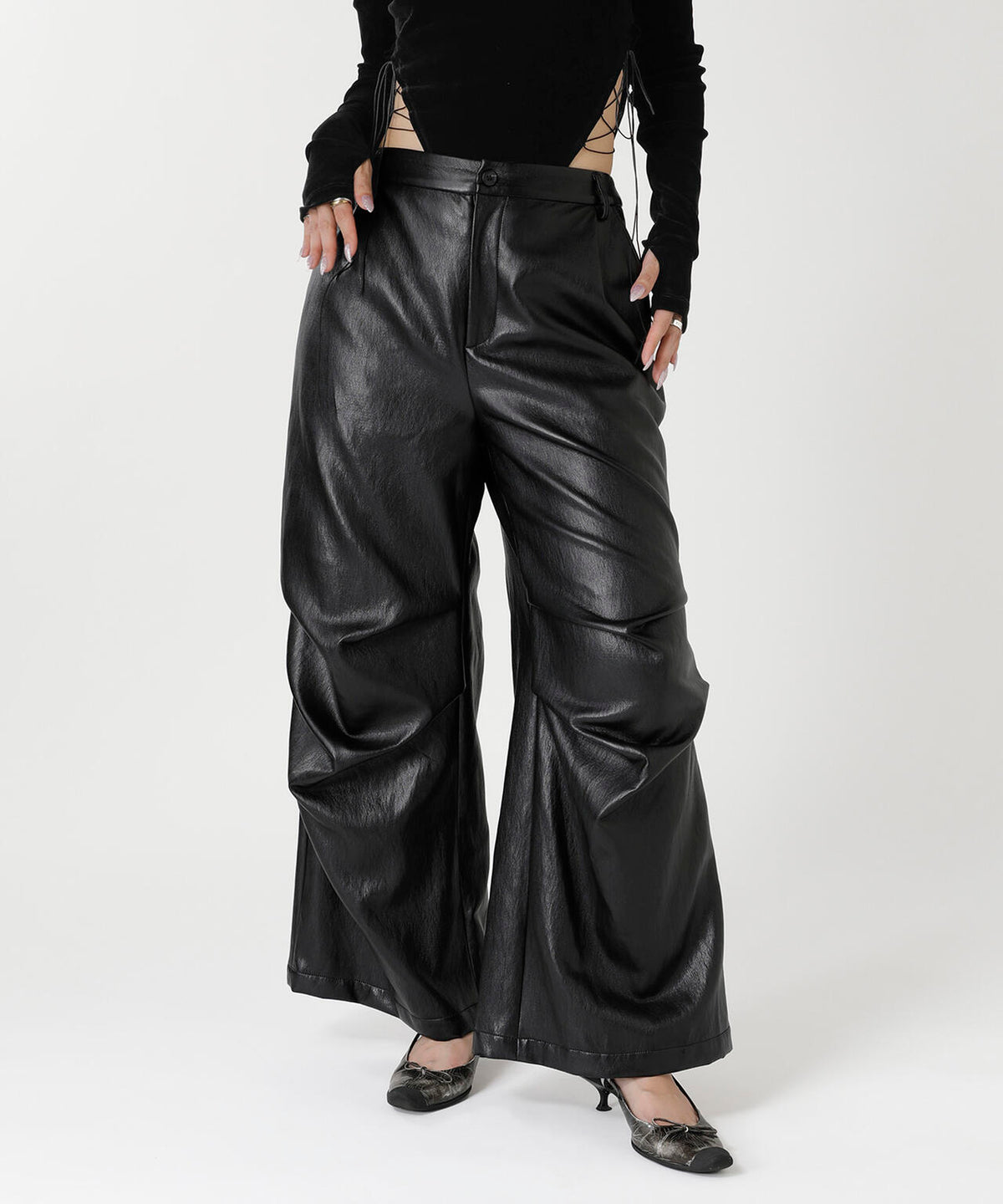 COATED WIDE TUCK PANTS