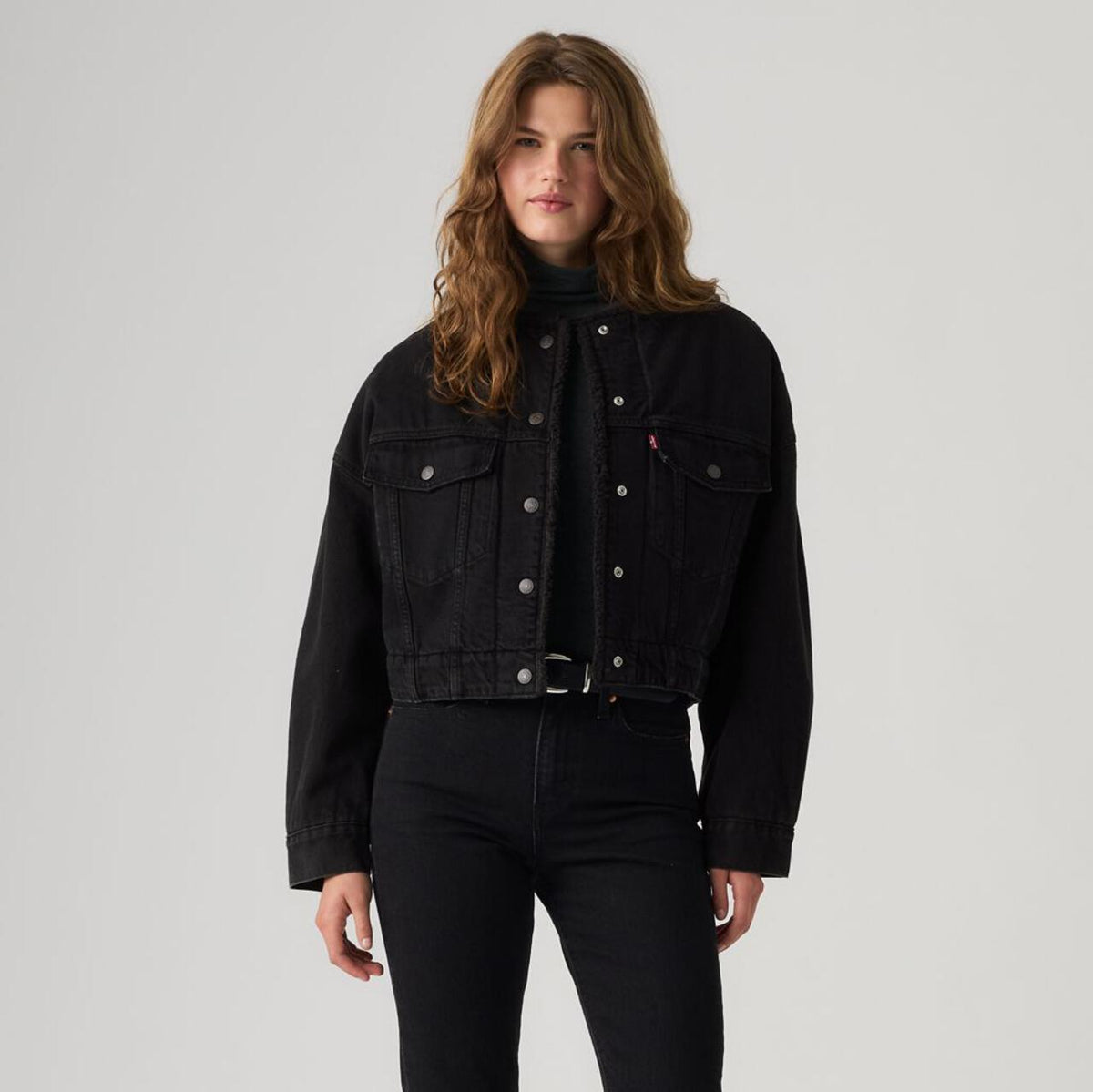 COLLARLESS CROP SHERPA TRUCKER