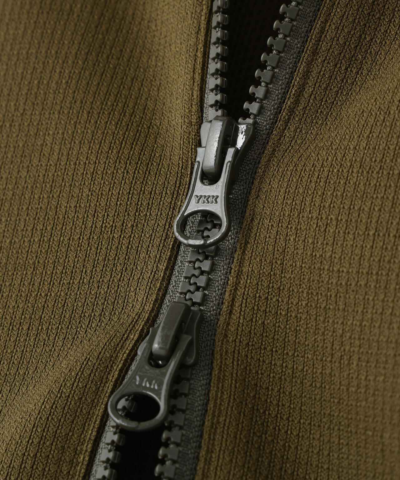 【直営店舗&公式オンライン限定】PE裏ブリスター フルジップスタンドブルゾン