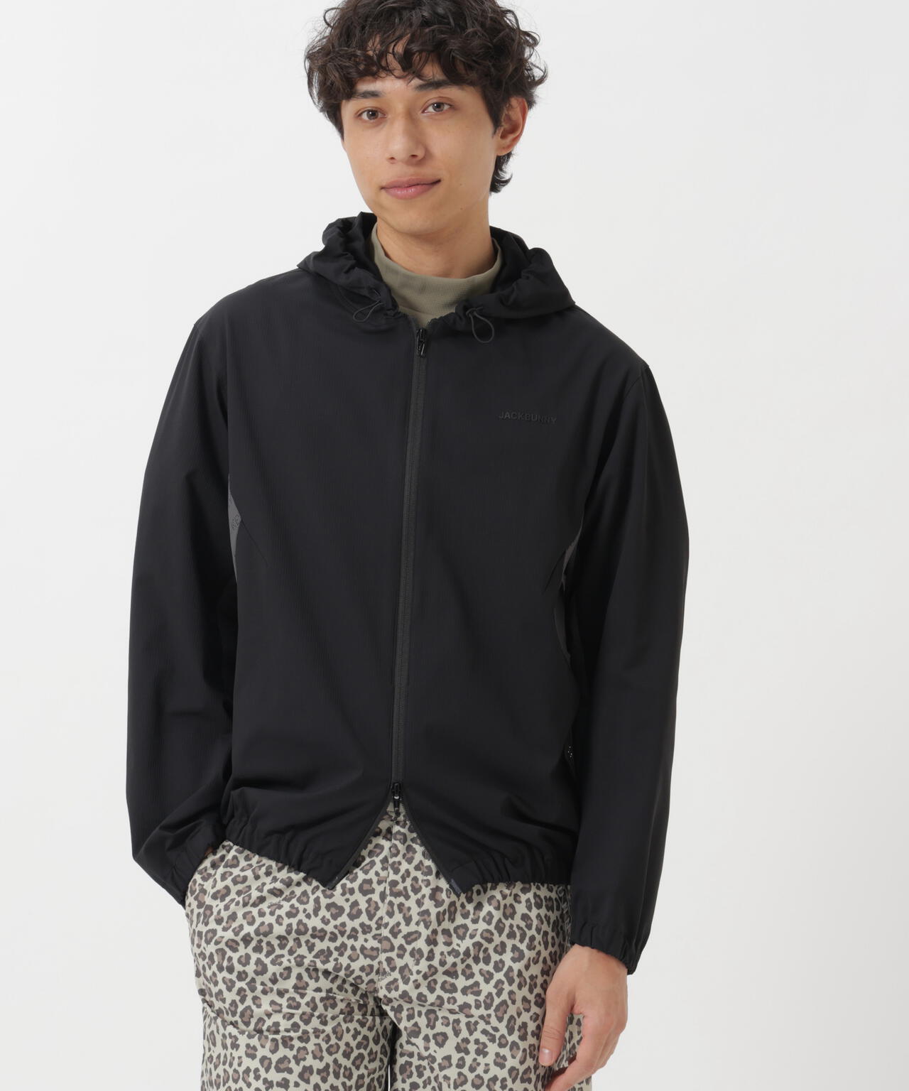 182cm C:84 W:71 H:89 着用サイズ:5