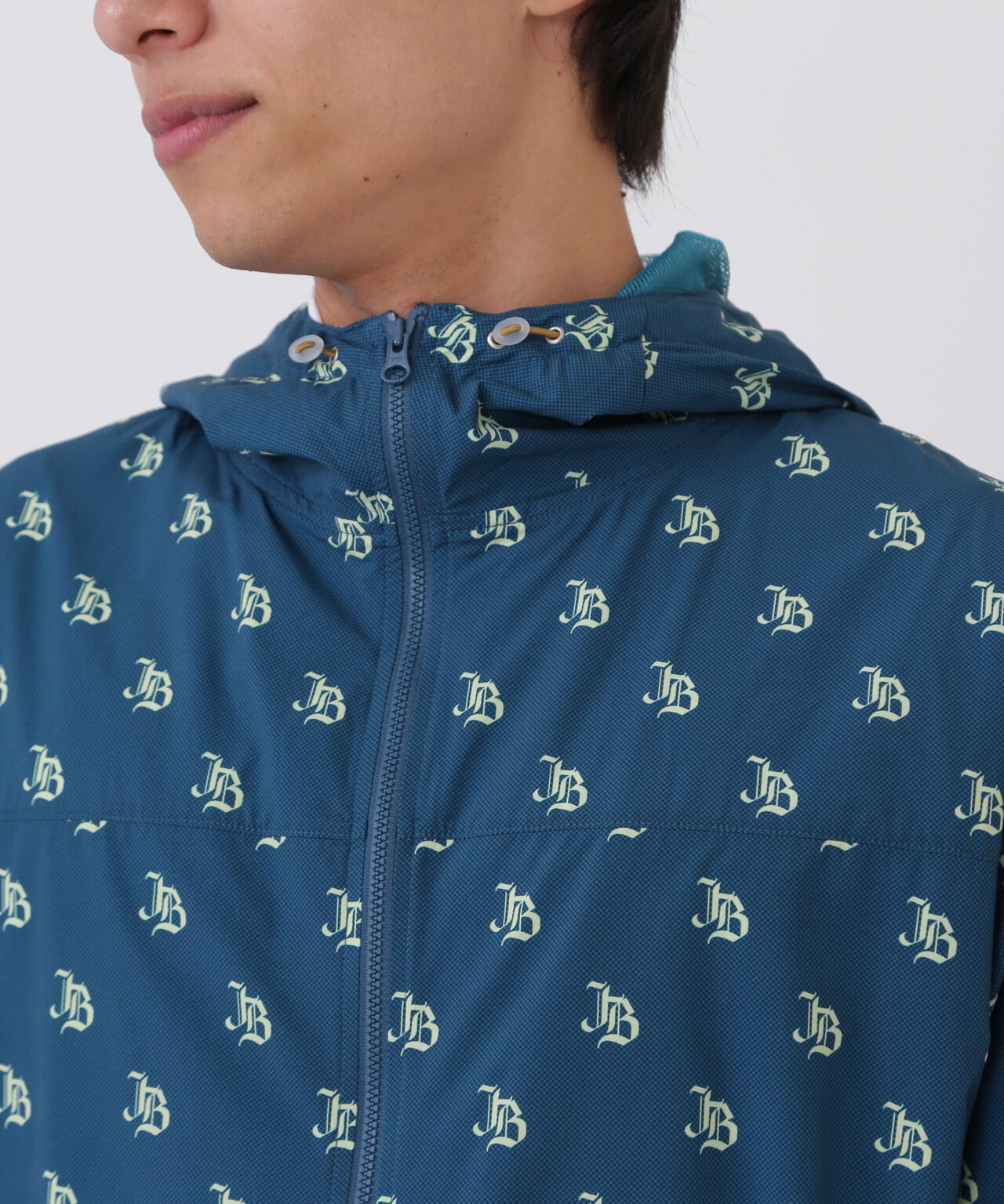 ゴシックロゴプリント裏メッシュフーディブルゾン (MENS)
