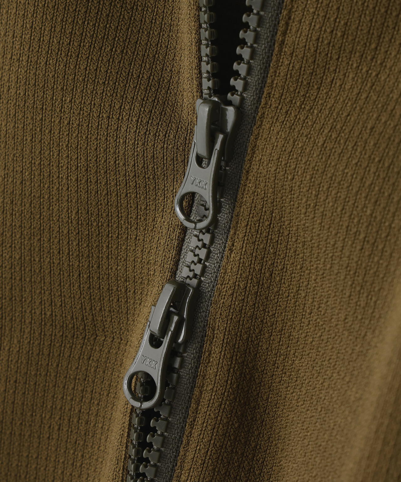 【直営店舗&公式オンライン限定】PE裏ブリスター フルジップスタンドブルゾン