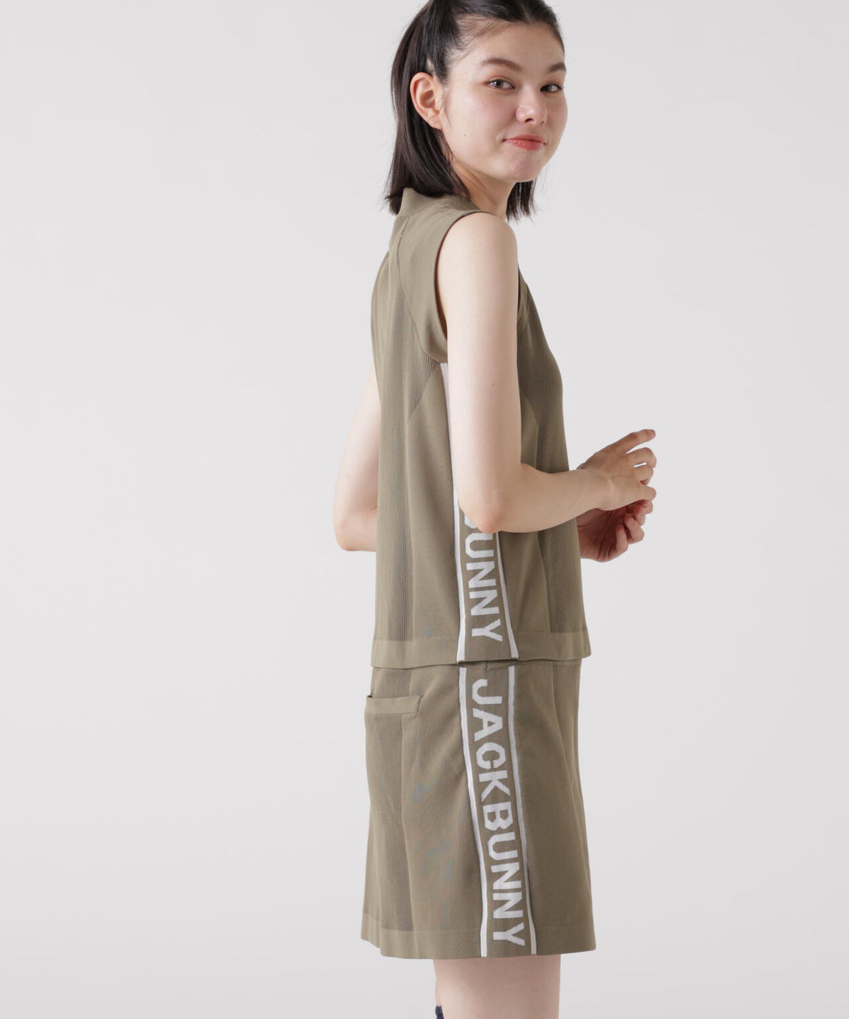 イージーケアサイドロゴノースリーブニットワンピース (WOMENS)
