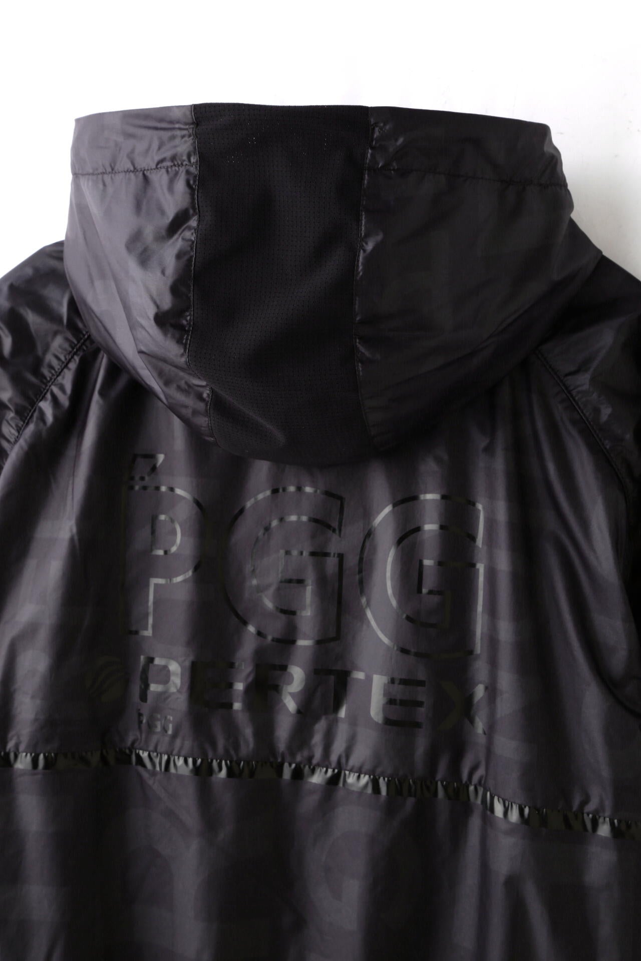 【PGG】【GSIX】PERTEX DIAMOND FUSEスタンドフーディブルゾン <ブラックロゴ総柄> (LADIES)
