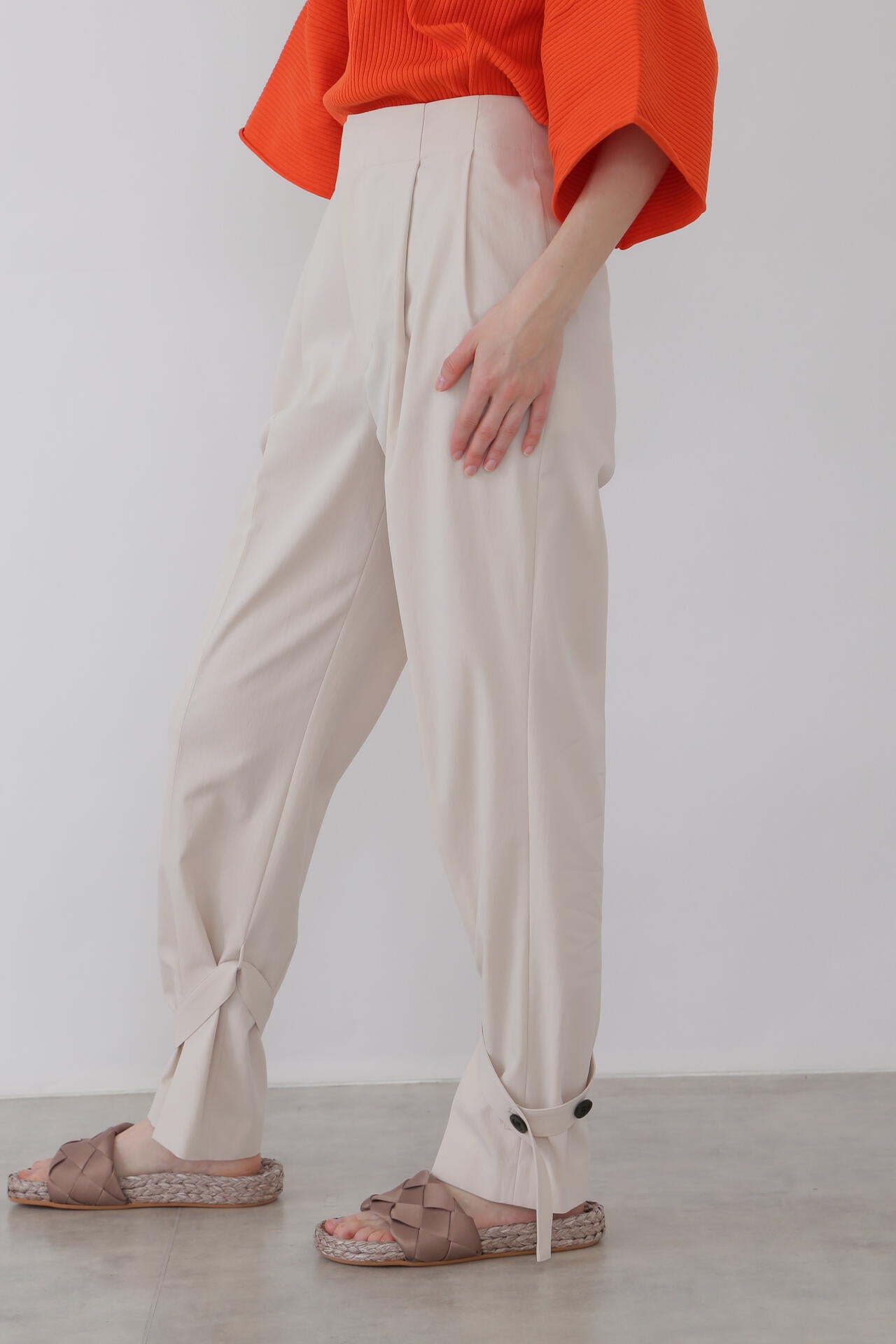 ハイツイストレーヨンベルテッドヘムタックパンツ